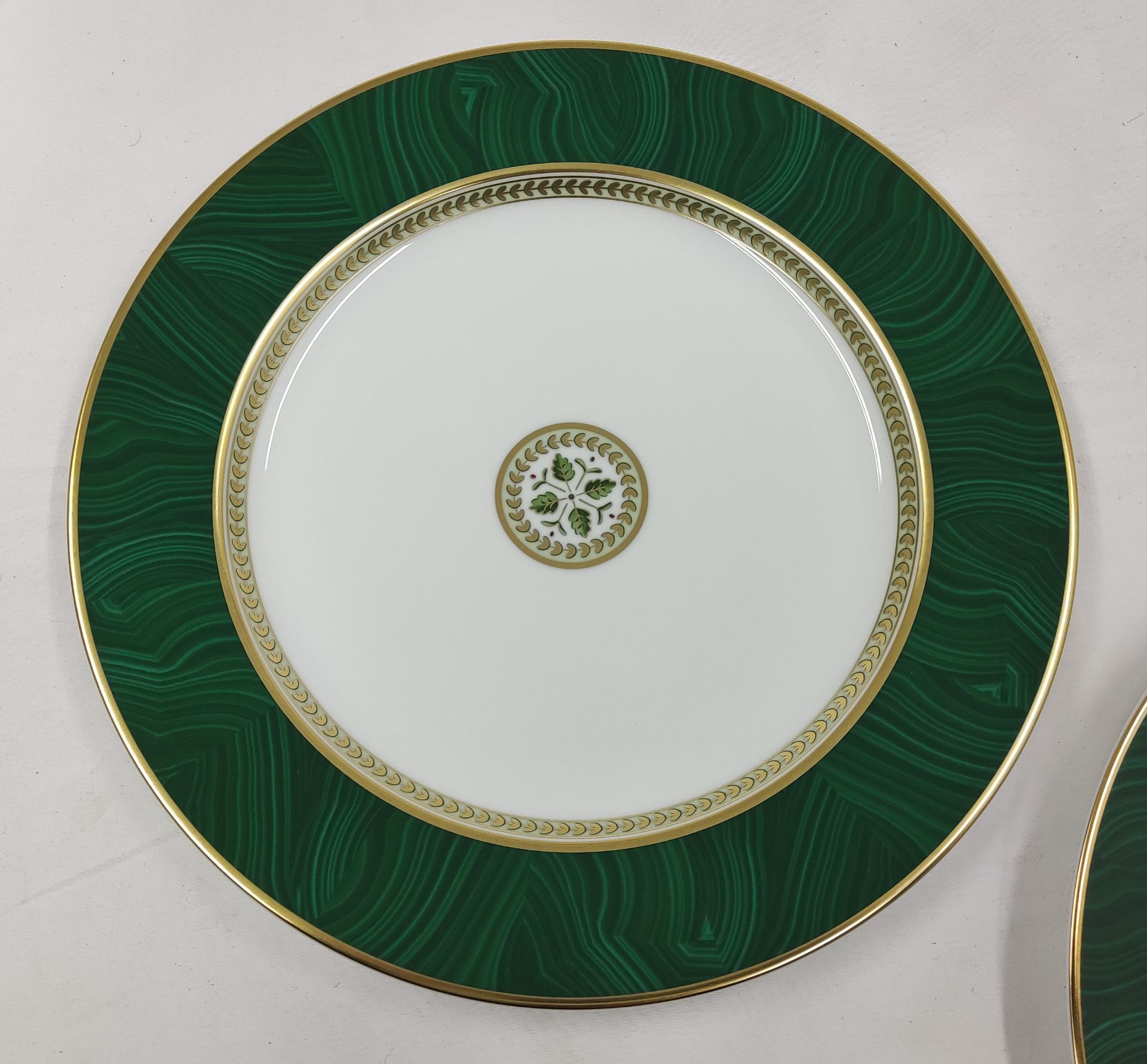 1 x BERNARDAUD Constance Malachite Service Plate X 2 - Boxed - Original RRP £358.00 - Image 16 of 20