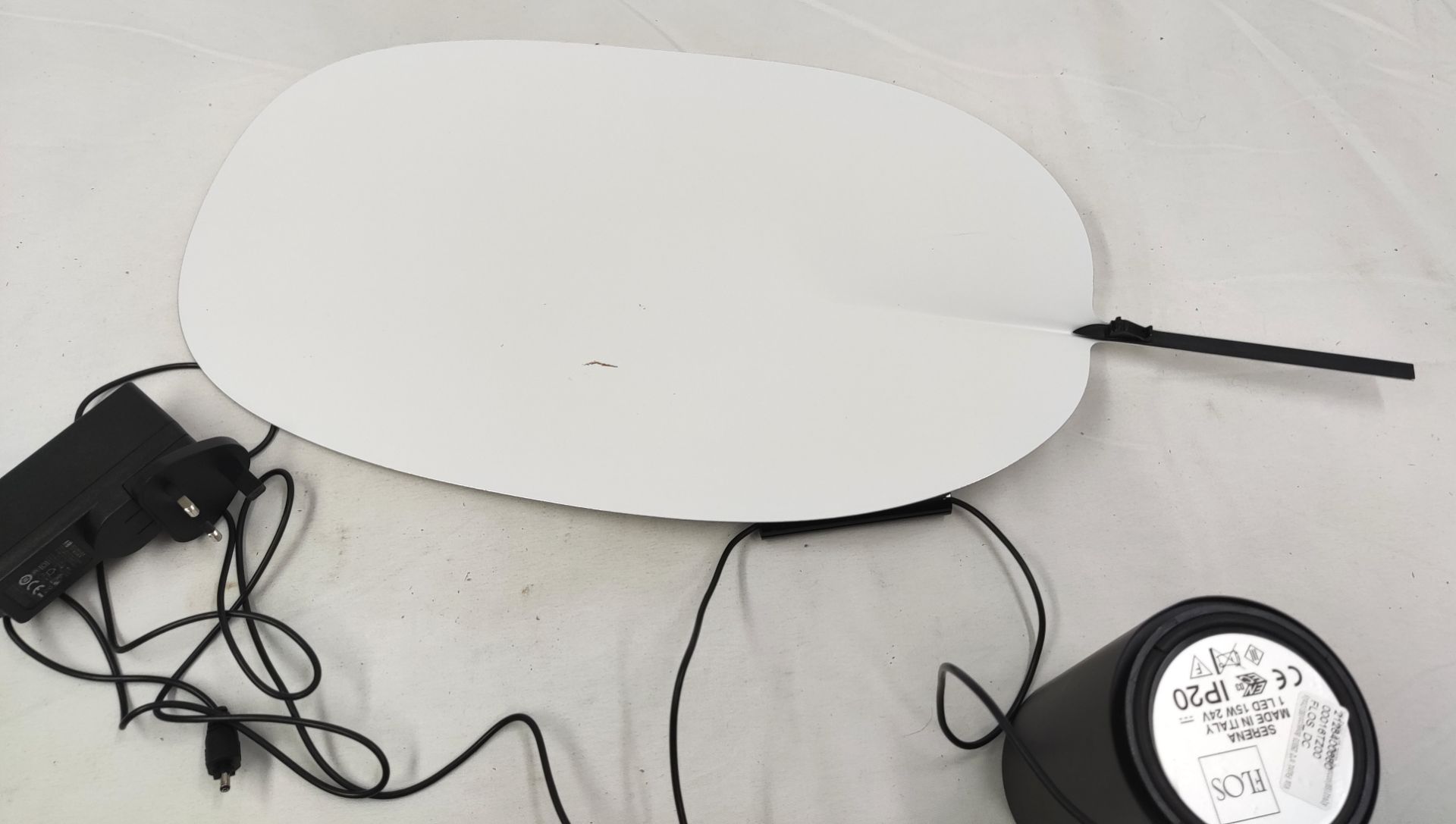 1 x FLOS Serena Designer Table Lamp Finished In White - RRP £550 - Ref: ATR136/ATR141/ATRPE - CL891 - Image 5 of 18