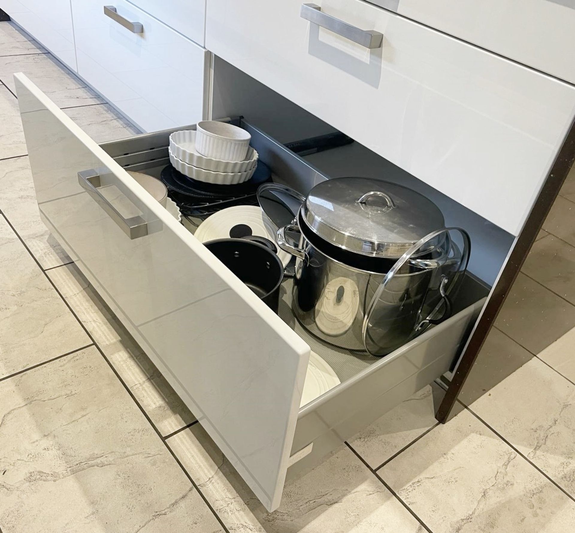 1 x ALNO Bespoke Fitted White Kitchen with Central Island, Neff & Miele Appliances, Quartz Surfaces - Image 80 of 85