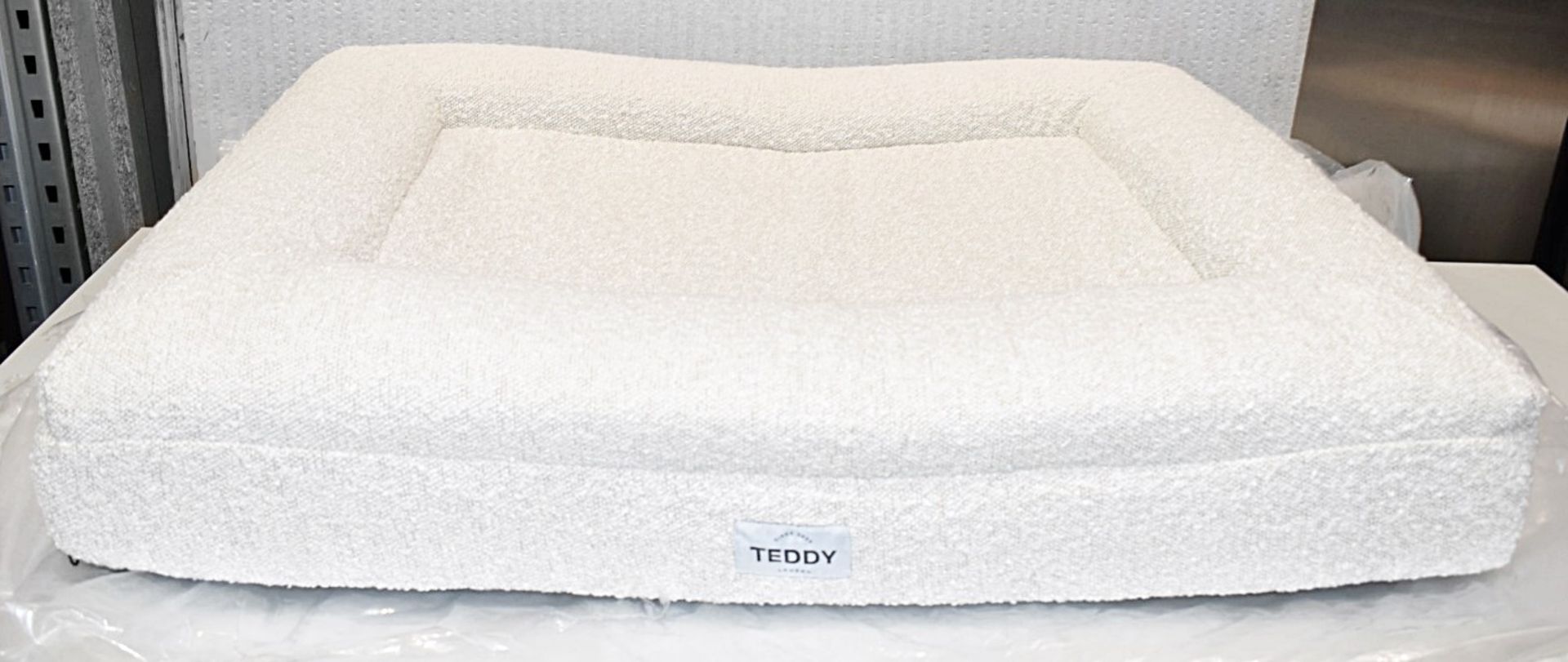 1 x TEDDY LONDON 'Bouclé' Luxury Medium Sized Dog Bed, in Cream - Original Price £169.00 - Image 4 of 8