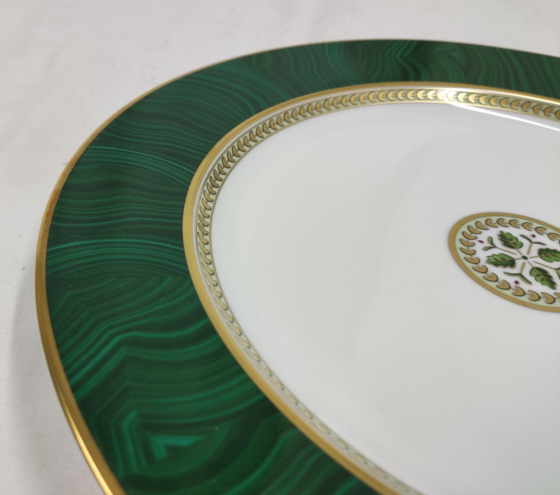 1 x BERNARDAUD Constance Malachite Service Plate X 2 - Boxed - Original RRP £358.00 - Image 4 of 20