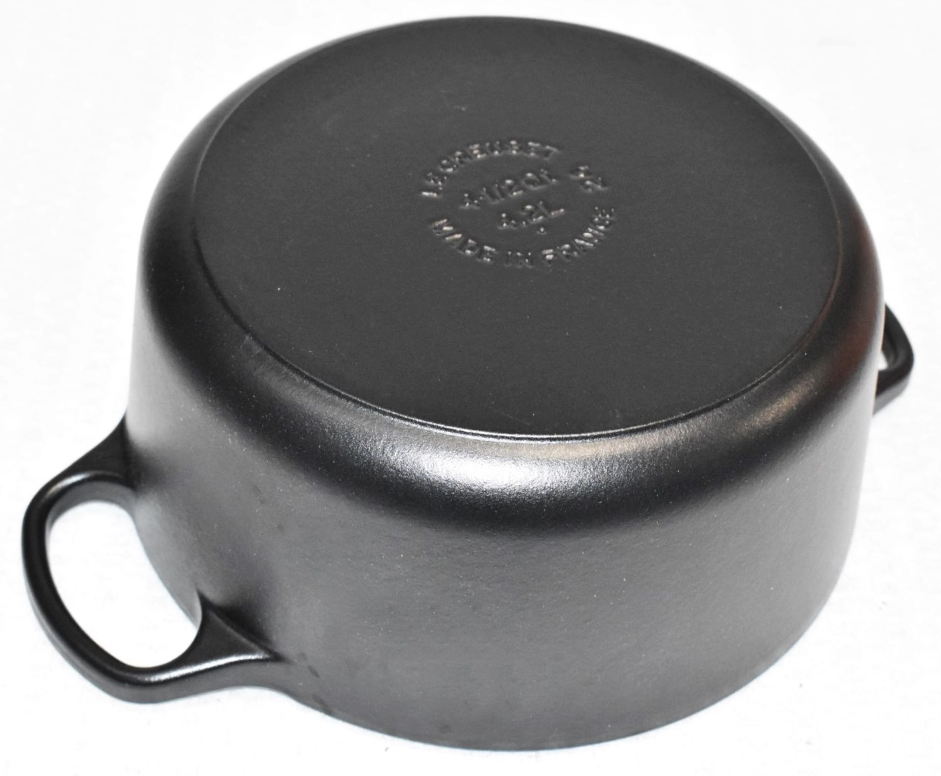 1 x LE CREUSET Round enamelled Cast Iron 24cm Casserole Dish, in Matt Black - Original RRP £190.00 - Image 12 of 12