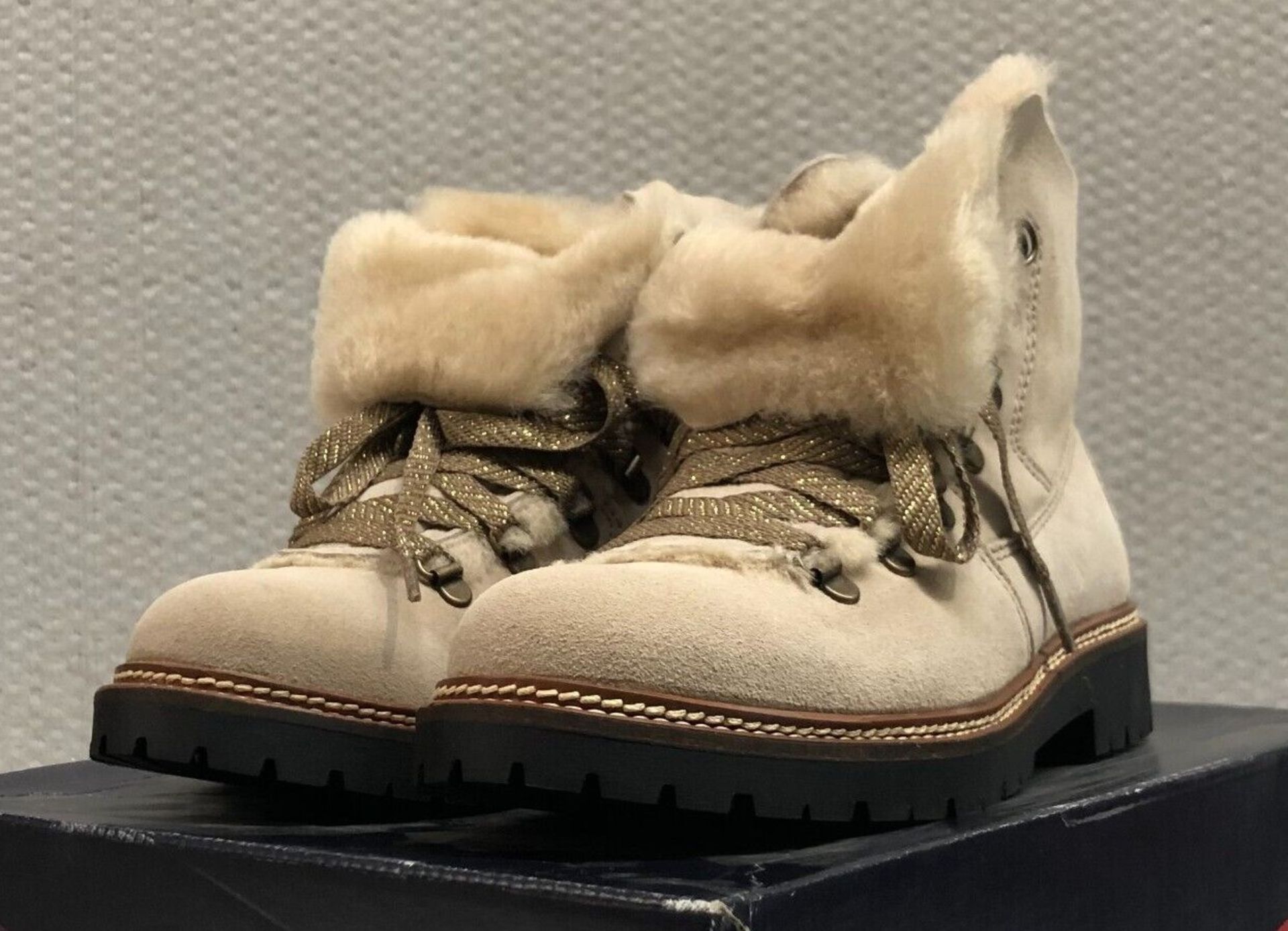 1 x Pair of Designer Olang Women's Winter Boots - Aurora.Lux 88 Beige - Euro Size 39 - New Boxed - Image 2 of 6