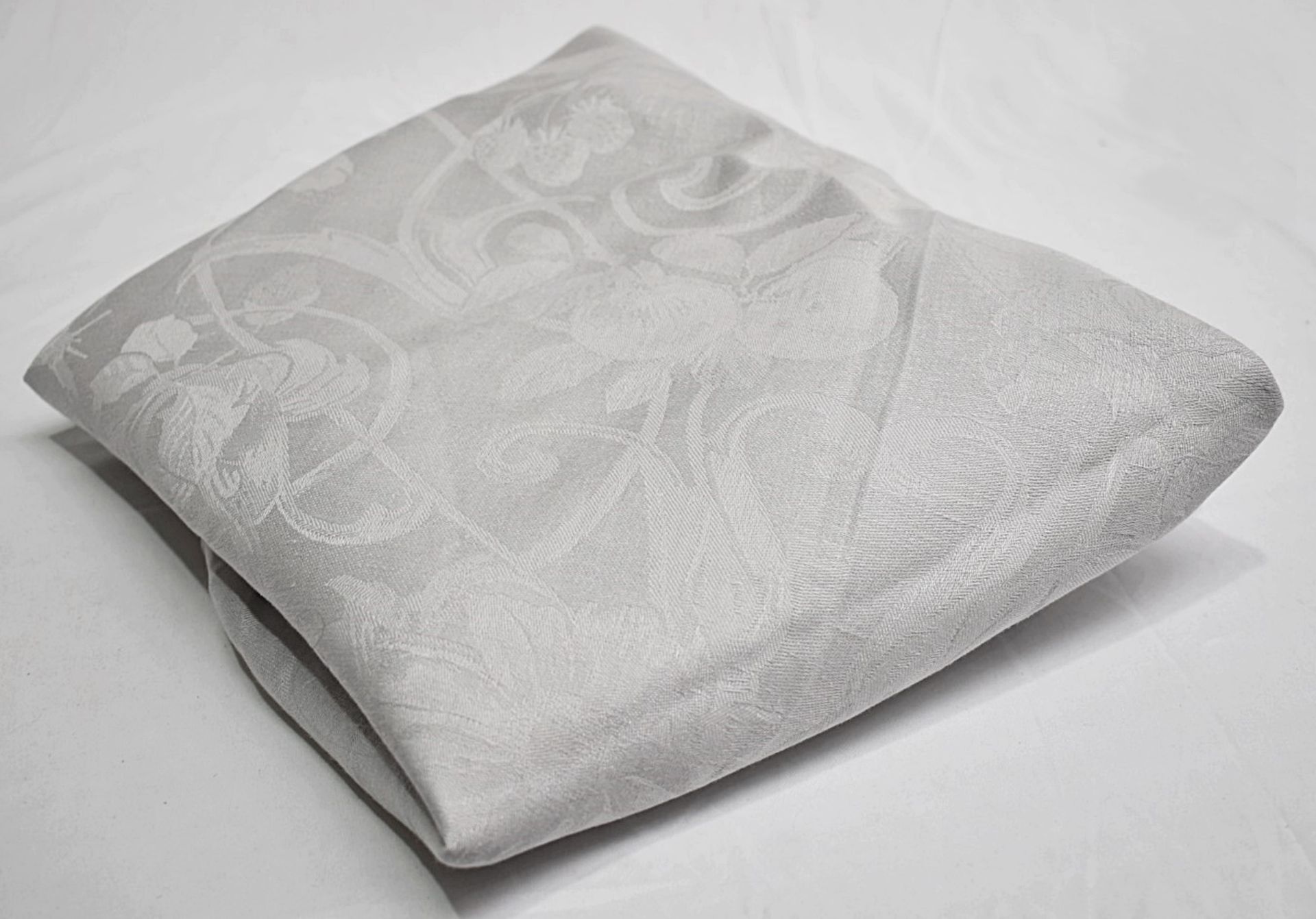 1 x LE JACQUARD FRANÇAIS 'Tivoli' Luxury Linen Tablecloth Ø240cm - Original Price £385.00 - Image 6 of 8