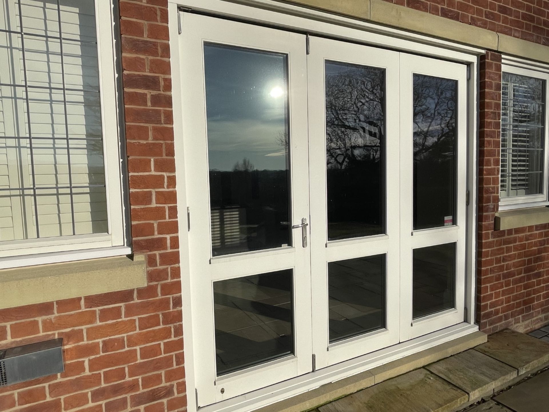 1 x 3-Panel Hardwood Timber Double Glazed Patio Door - Ref: PAN110 - NO VAT ON THE HAMMER - Image 8 of 34