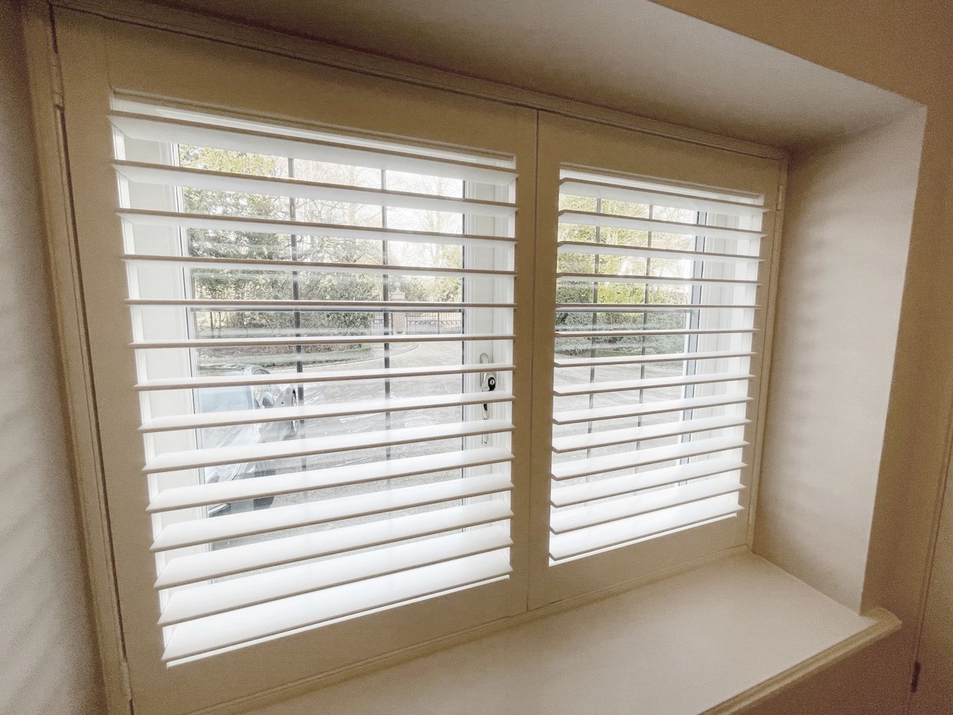 1 x Hardwood Timber Double Glazed Leaded 2-Pane Window Frame fitted with Shutter Blinds - NO VAT - Image 11 of 12