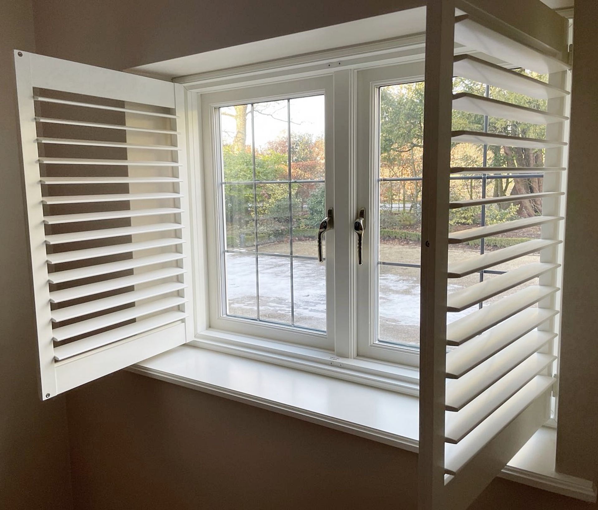 1 x Hardwood Timber Double Glazed Leaded 2-Pane Window Frame fitted with Shutter Blinds - Image 3 of 12