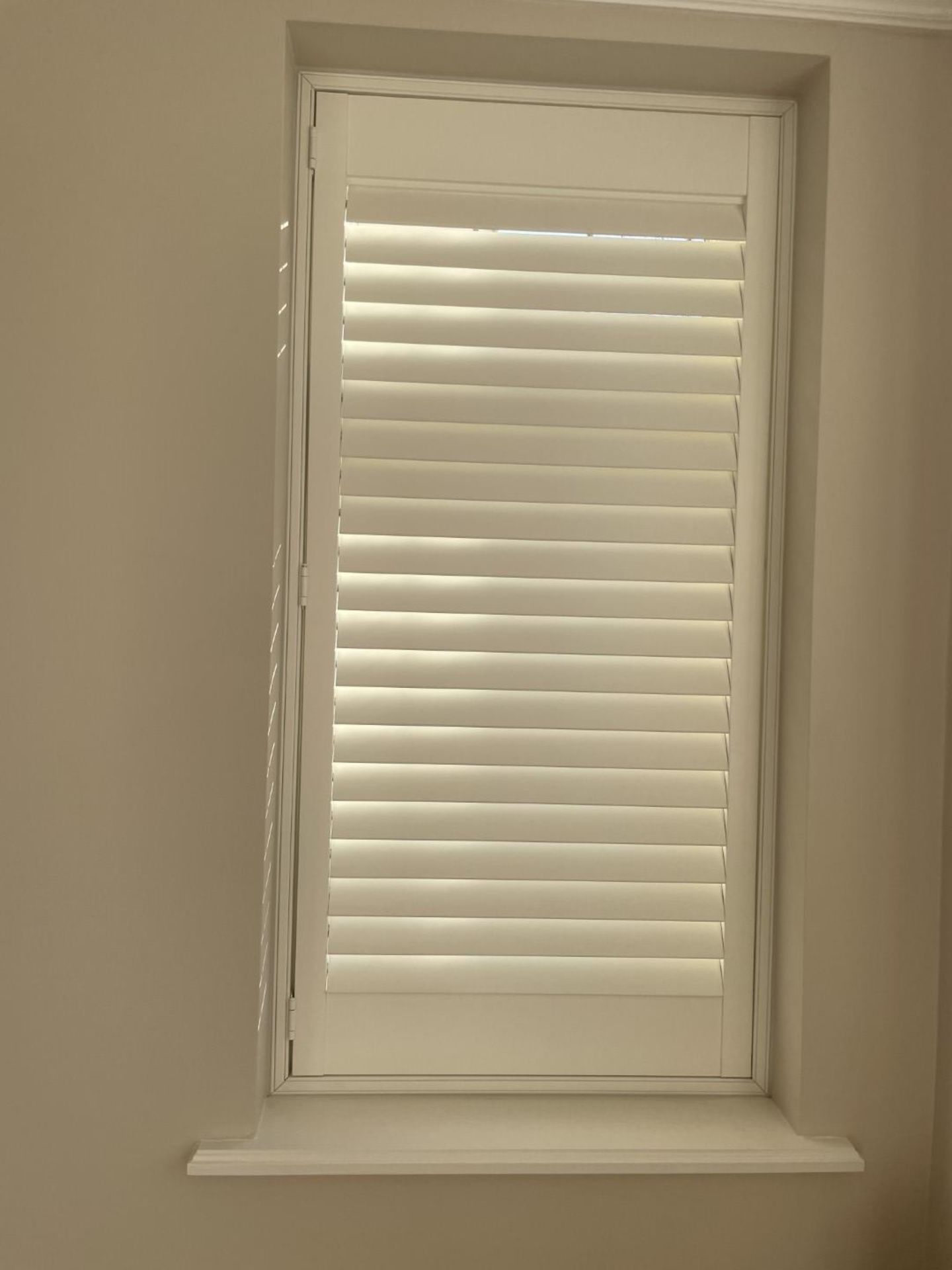 1 x Hardwood Timber Double Glazed Window Frames fitted with Shutter Blinds, In White - Ref: PAN106 - Image 4 of 23