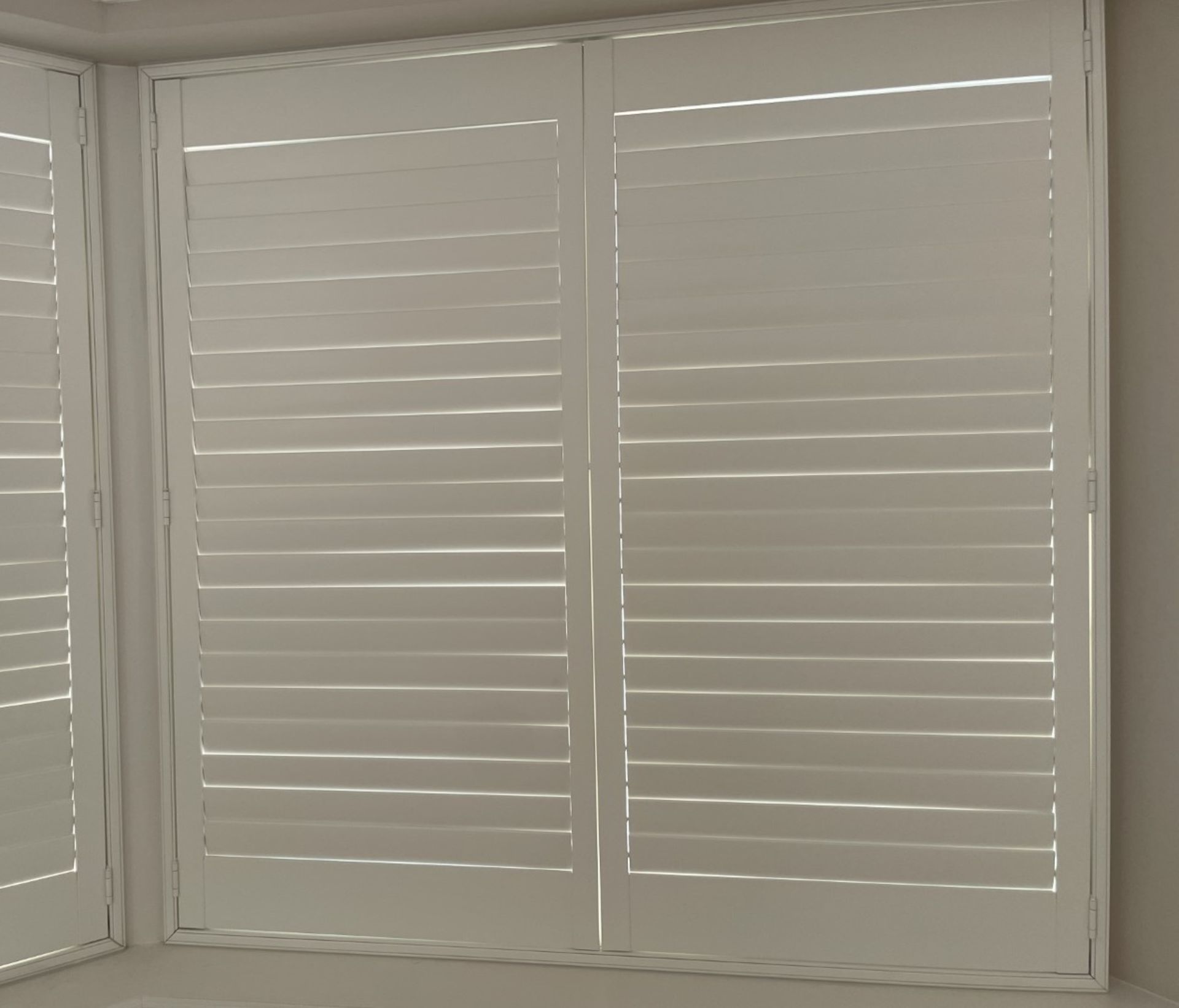 1 x Hardwood Timber Double Glazed Window Frames fitted with Shutter Blinds, In White - Ref: PAN104 - Image 12 of 12