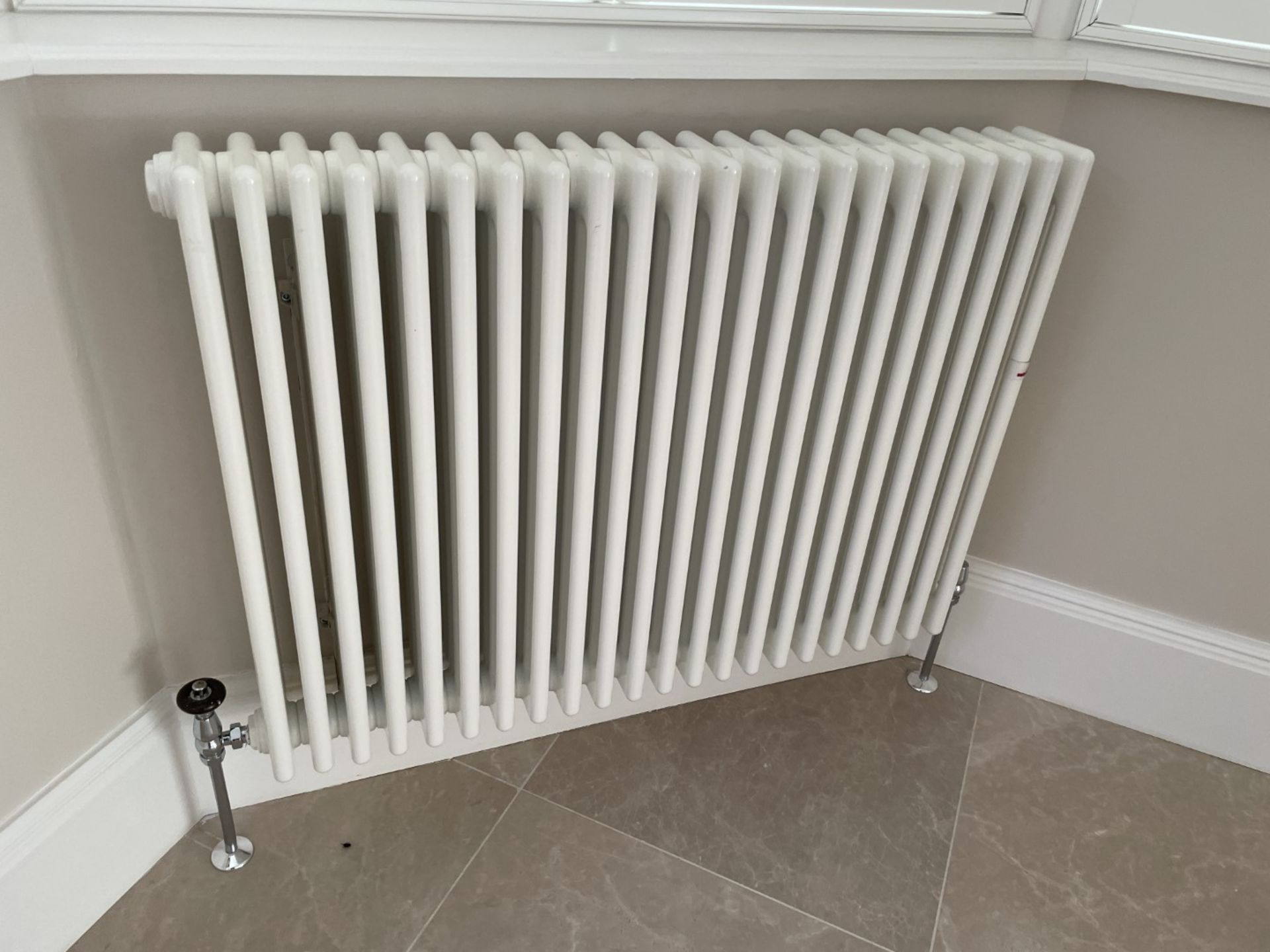 1 x ZEHNDER 'Charleston' Tubular 4 Column Horizontal Radiator in White - Original Value £1,000 - Image 4 of 11