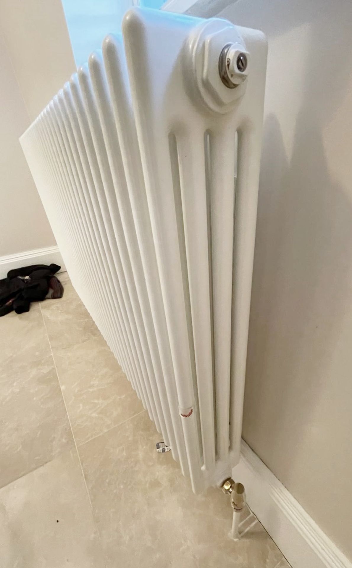 1 x ZEHNDER Traditional Tubular 4 Column Horizontal Radiator in White - Original Value £1,195 - Image 2 of 5