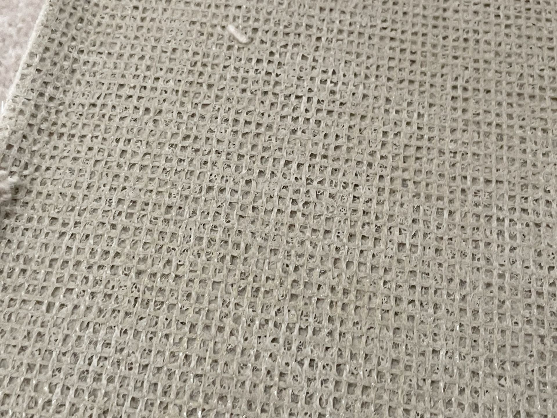 1 x Premium Wool Downstairs Carpet in a Neutral Tone + Underlay - NO VAT ON THE HAMMER - Image 7 of 7