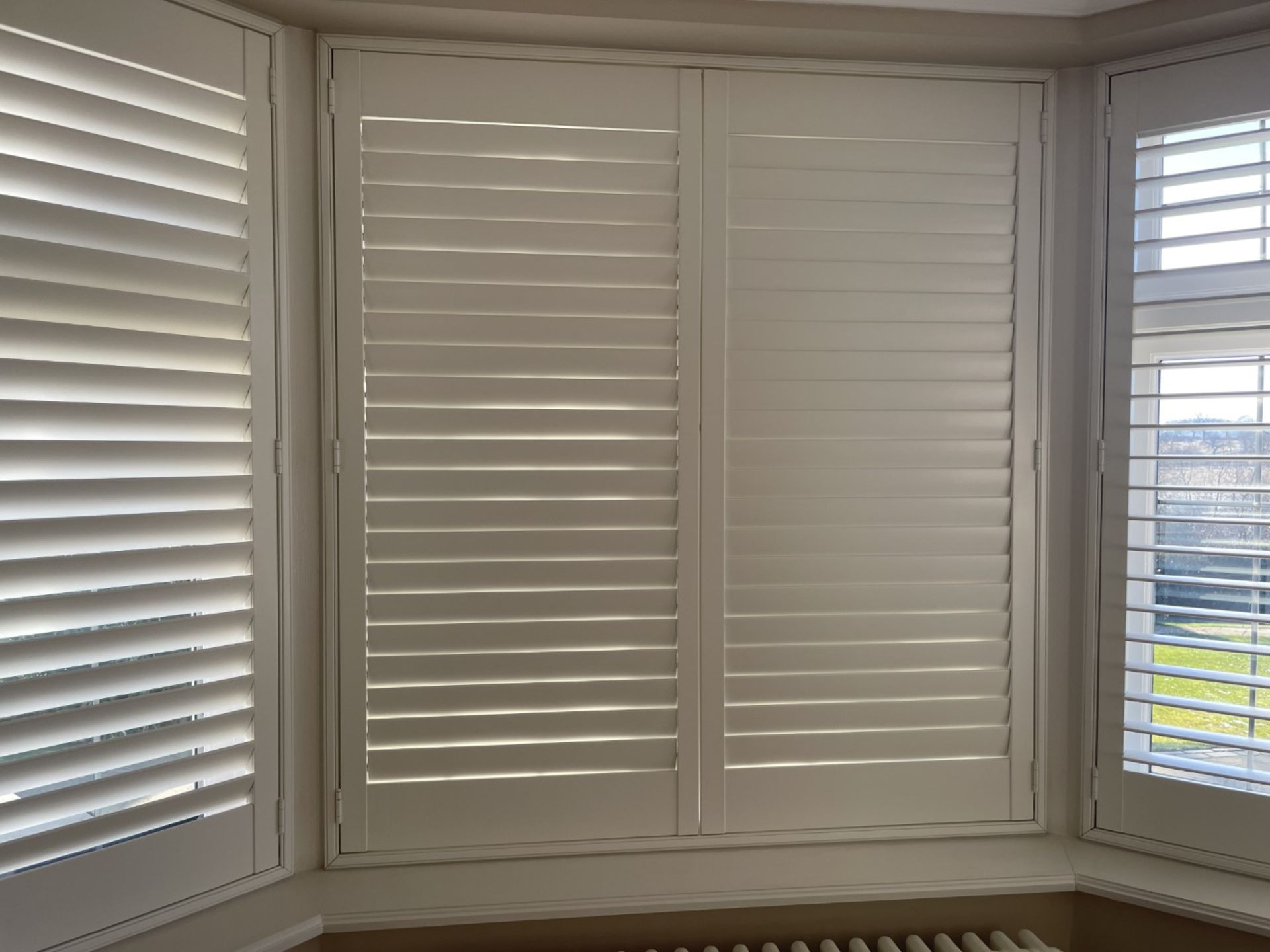 1 x Hardwood Timber Double Glazed Window Frames fitted with Shutter Blinds, In White - Ref: PAN102 - Image 9 of 13