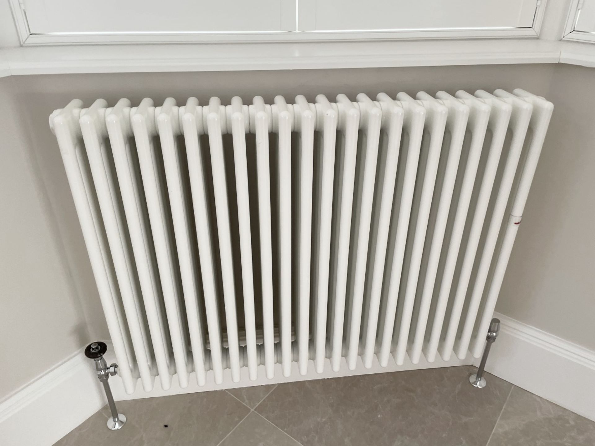 1 x ZEHNDER 'Charleston' Tubular 4 Column Horizontal Radiator in White - Original Value £1,000