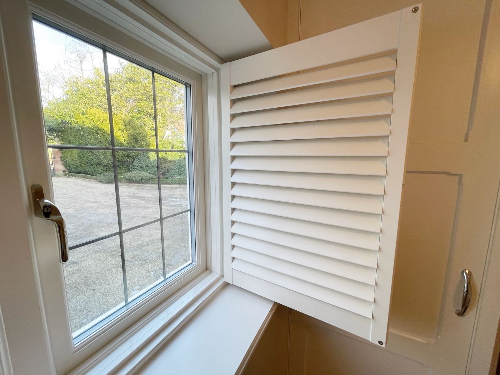 1 x Hardwood Timber Double Glazed Leaded 2-Pane Window Frame fitted with Shutter Blinds - NO VAT - Image 10 of 12