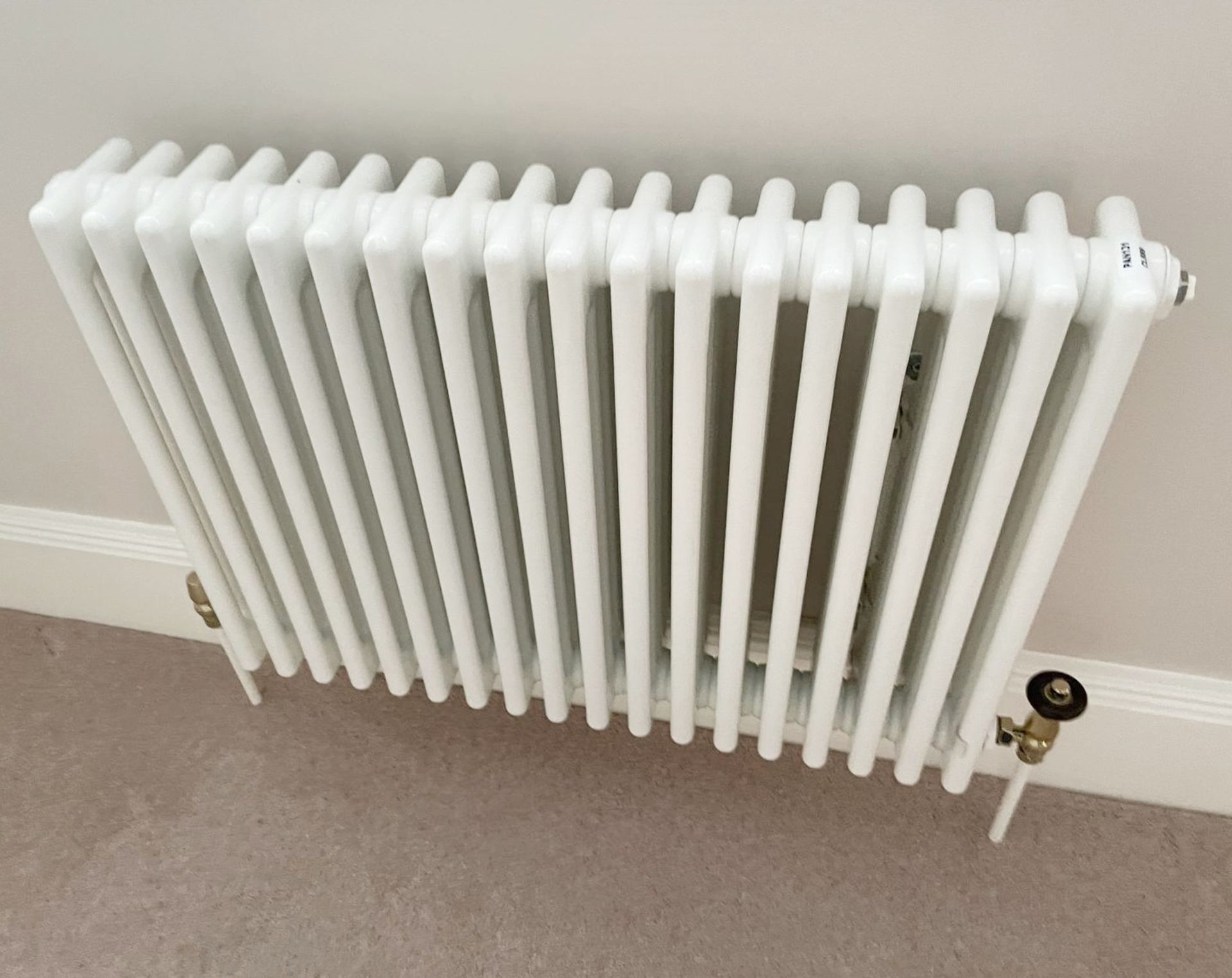 1 x ZEHNDER Traditional Tubular 4 Column Horizontal Radiator in White - Original Value £680.00