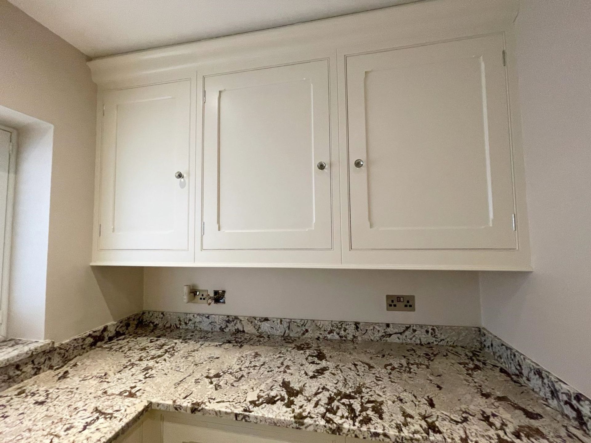 1 x Bespoke Fitted Solid Wood Kitchen with Natural Bianco Antico Grantite Work Surfaces - Image 6 of 61