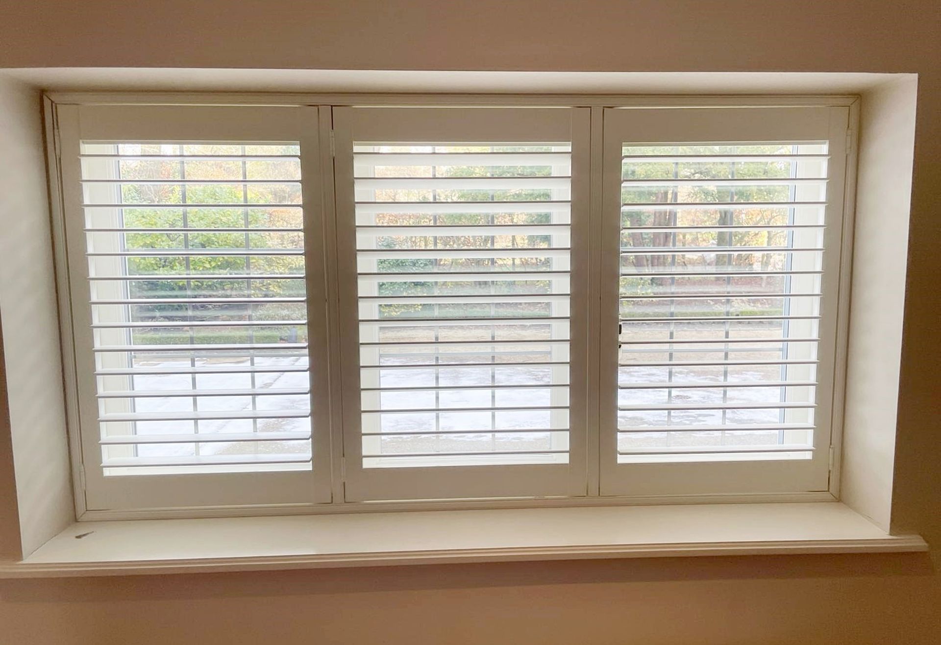 1 x Hardwood Timber Double Glazed Leaded 3-Pane Window Frame fitted with Shutter Blinds - Image 3 of 15