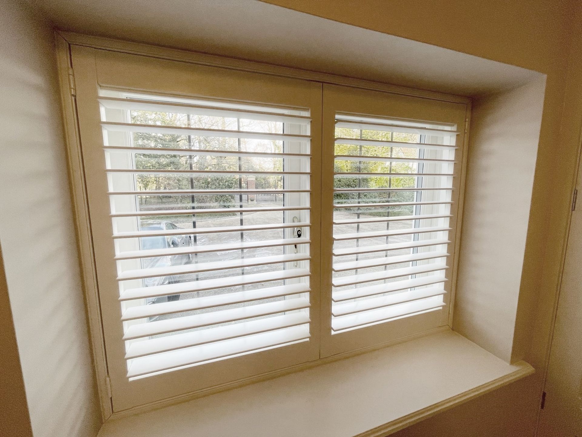 1 x Hardwood Timber Double Glazed Leaded 2-Pane Window Frame fitted with Shutter Blinds - NO VAT - Image 5 of 12