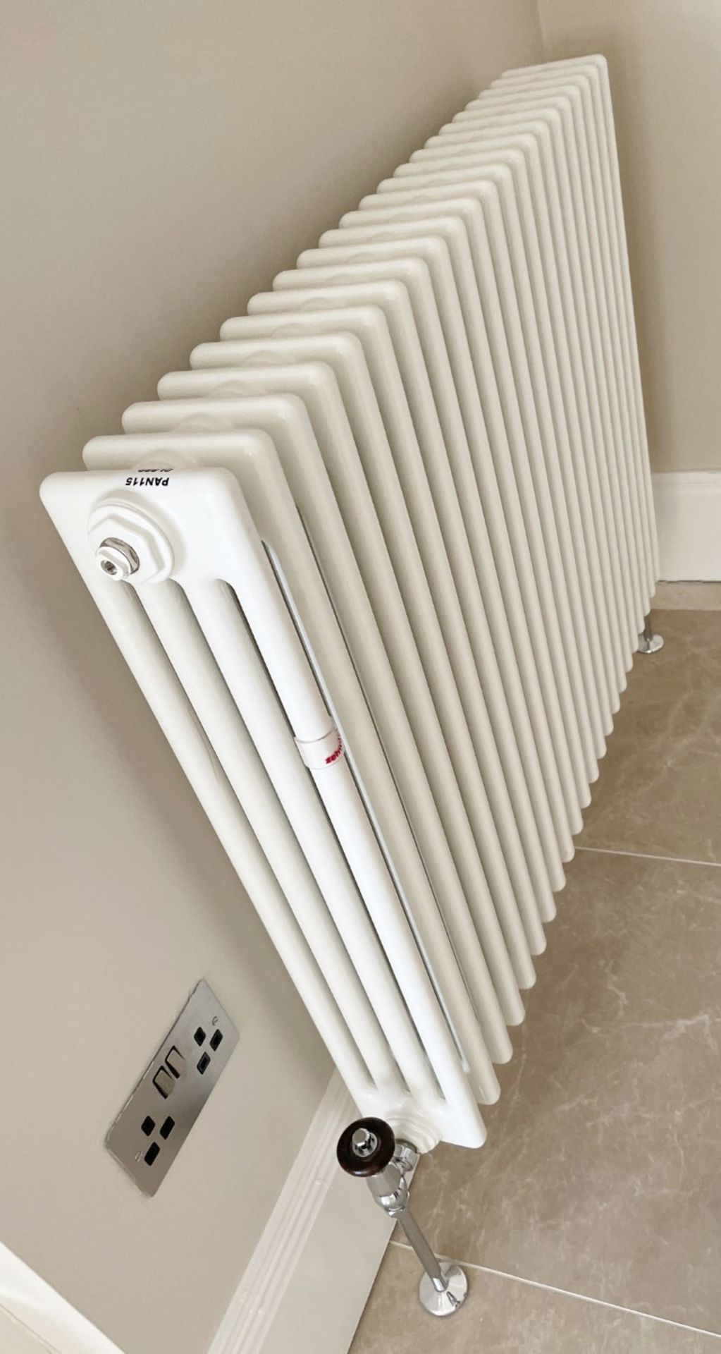 1 x ZEHNDER Premium Horizontal Radiator - Ref: PAN115 / KIT - CL896 - NO VAT ON THE HAMMER - - Image 3 of 7