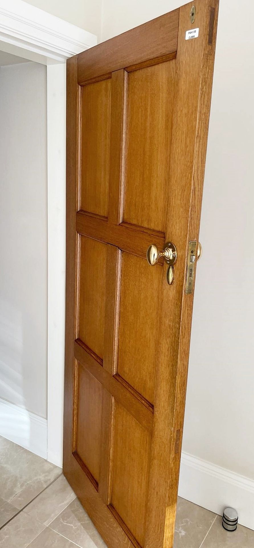 1 x Solid Wood Lockable Internal Door - Ref: PAN138 / 2MainKIT - CL896 - NO VAT ON THE HAMMER - - Image 2 of 7