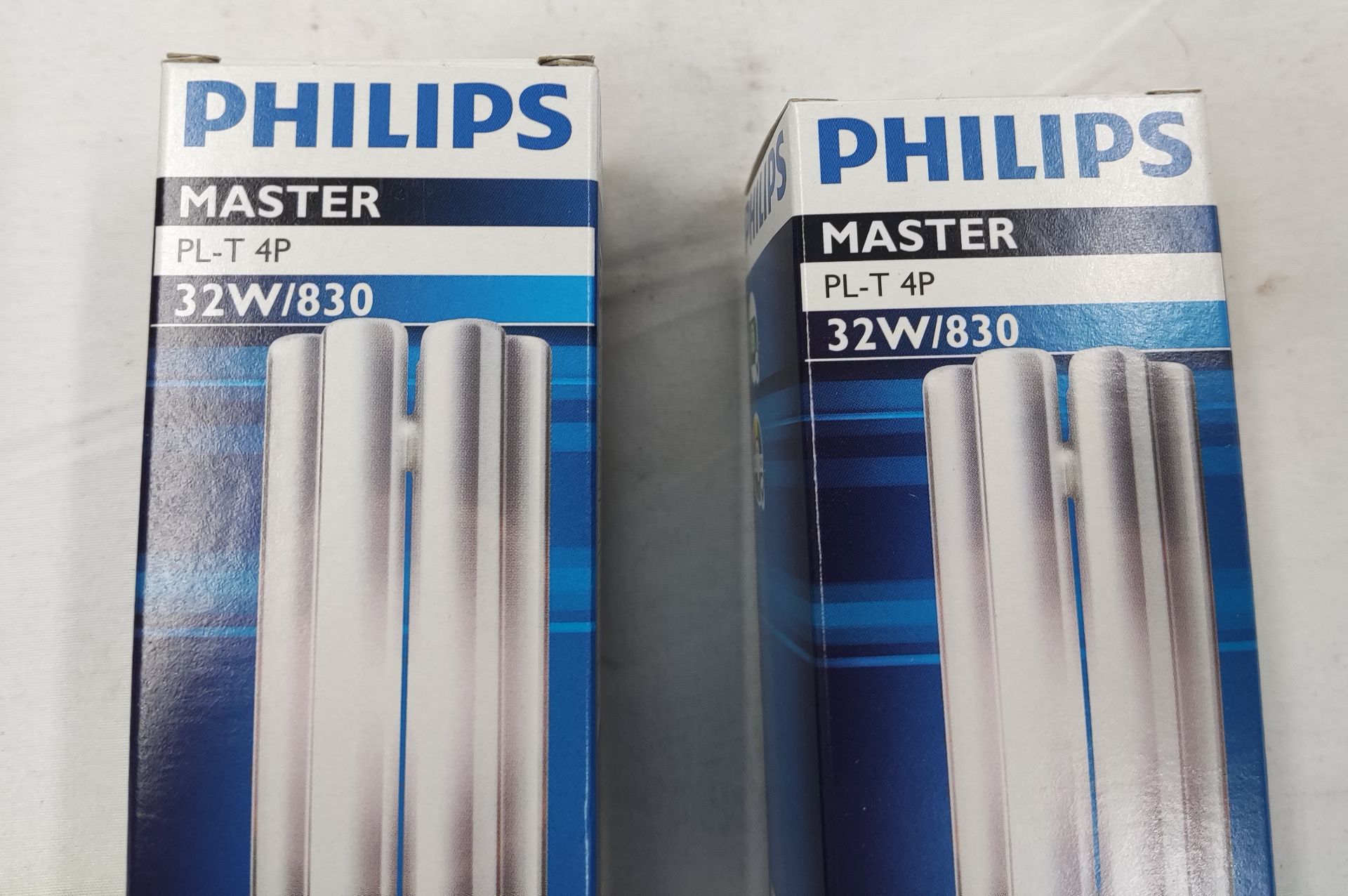 2 x PHILIPS Master Pl-T 4P 32W/830 Gx24Q-3 Light Bulb - RRP £24 - Ref: ATR150/ATRPB - CL891 - - Image 4 of 6