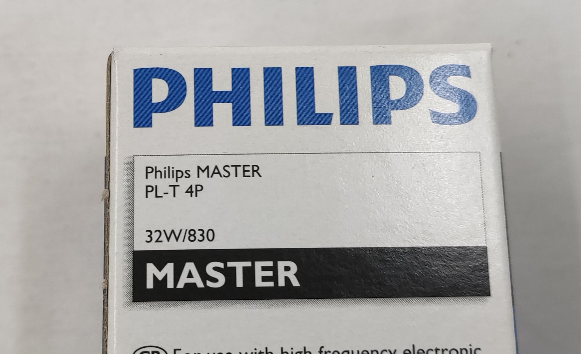 2 x PHILIPS Master Pl-T 4P 32W/830 Gx24Q-3 Light Bulb - RRP £24 - Ref: ATR150/ATRPB - CL891 - - Image 3 of 6