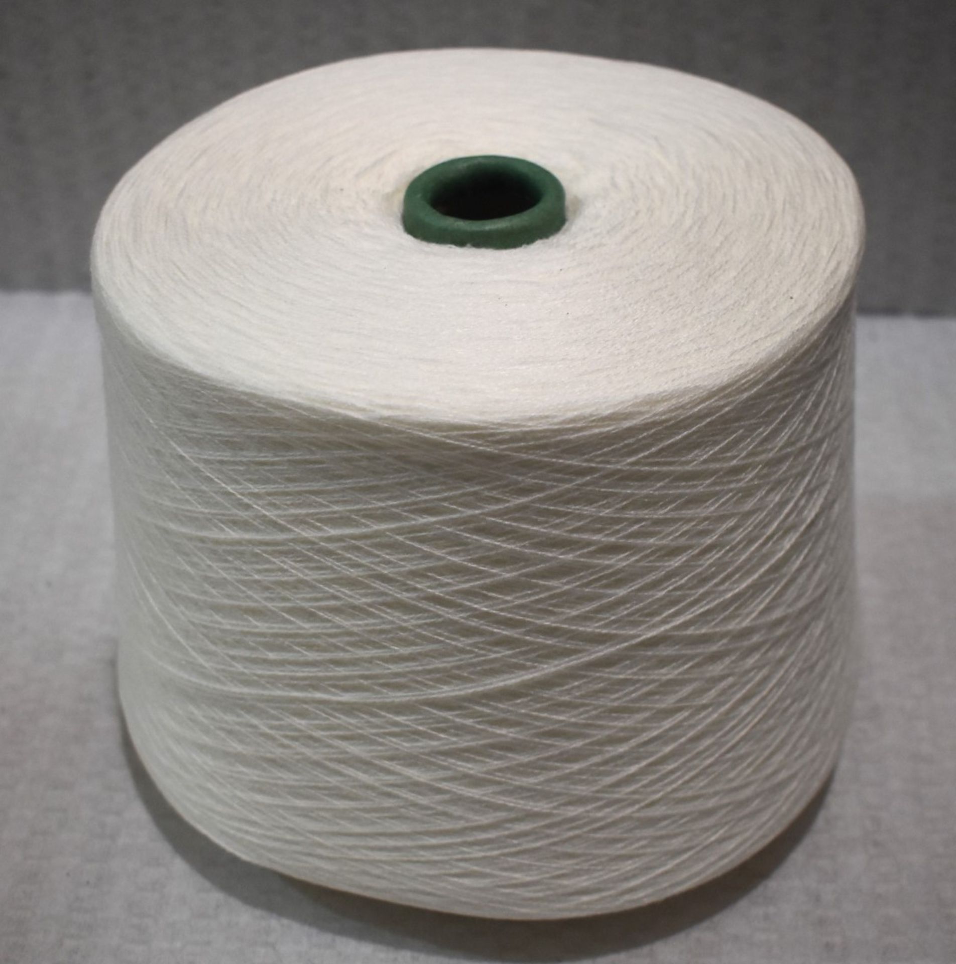 6 x Cones of 28/2 H.B 100% Acrylic Knitting Yarn - Colour: Ivory - Approx Weight: 1,300g - New Stock - Image 8 of 10