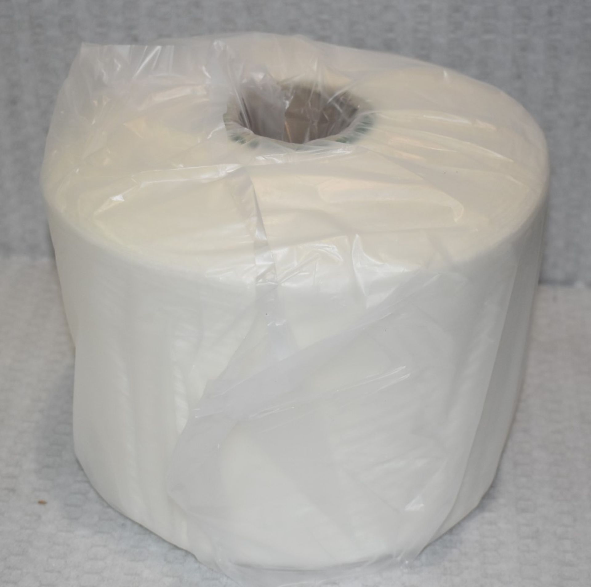 6 x Cones of 28/2 H.B 100% Acrylic Knitting Yarn - Colour: Ivory - Approx Weight: 1,300g - New Stock - Image 4 of 10