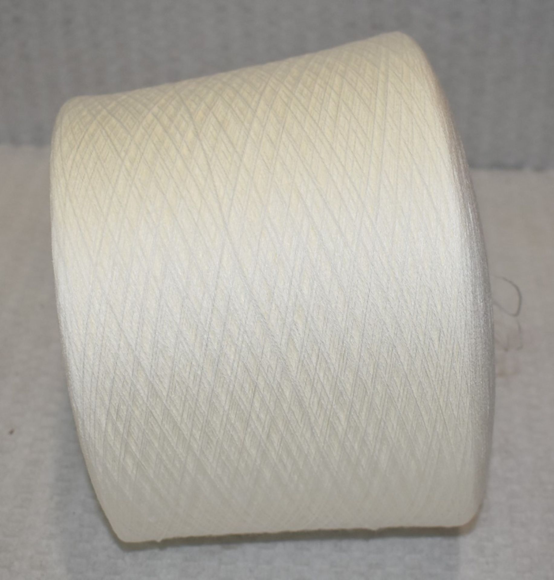 6 x Cones of 28/2 H.B 100% Acrylic Knitting Yarn - Colour: Ivory - Approx Weight: 1,300g - New Stock - Image 10 of 10