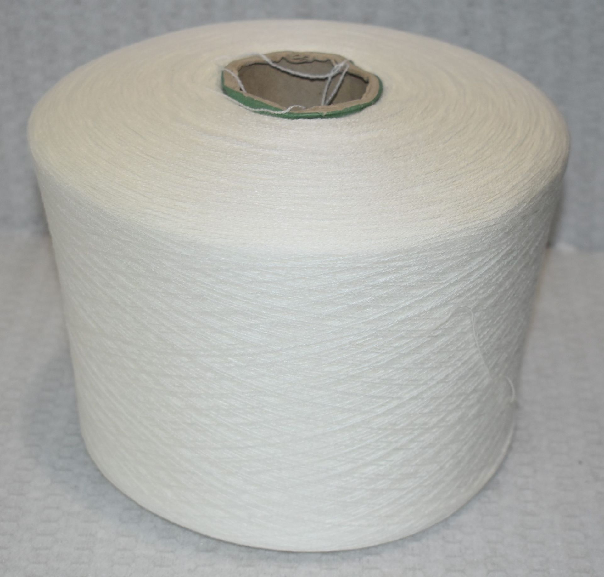 6 x Cones of 28/2 H.B 100% Acrylic Knitting Yarn - Colour: Ivory - Approx Weight: 1,300g - New Stock - Image 5 of 10