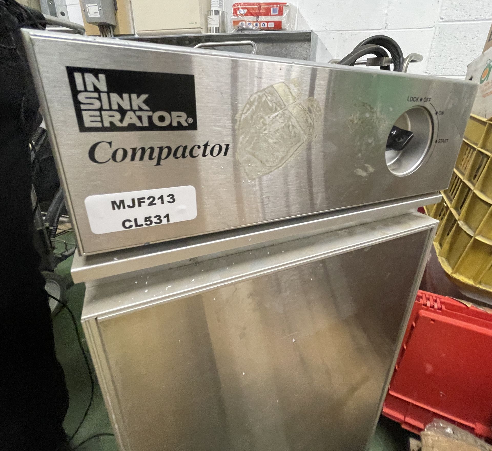 1 x Insinkerator Kitchen Trash Compactor - Image 5 of 6