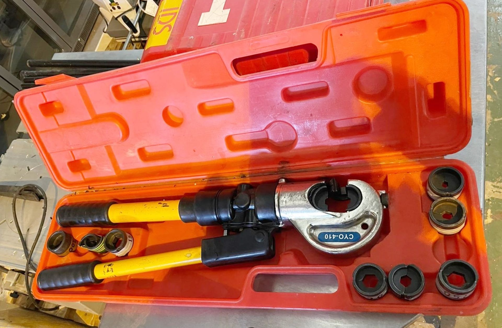 1 x Manual Hydraulic Crimping Tool - Type: CYO-410 - Includes Case and Accessories - RRP £750