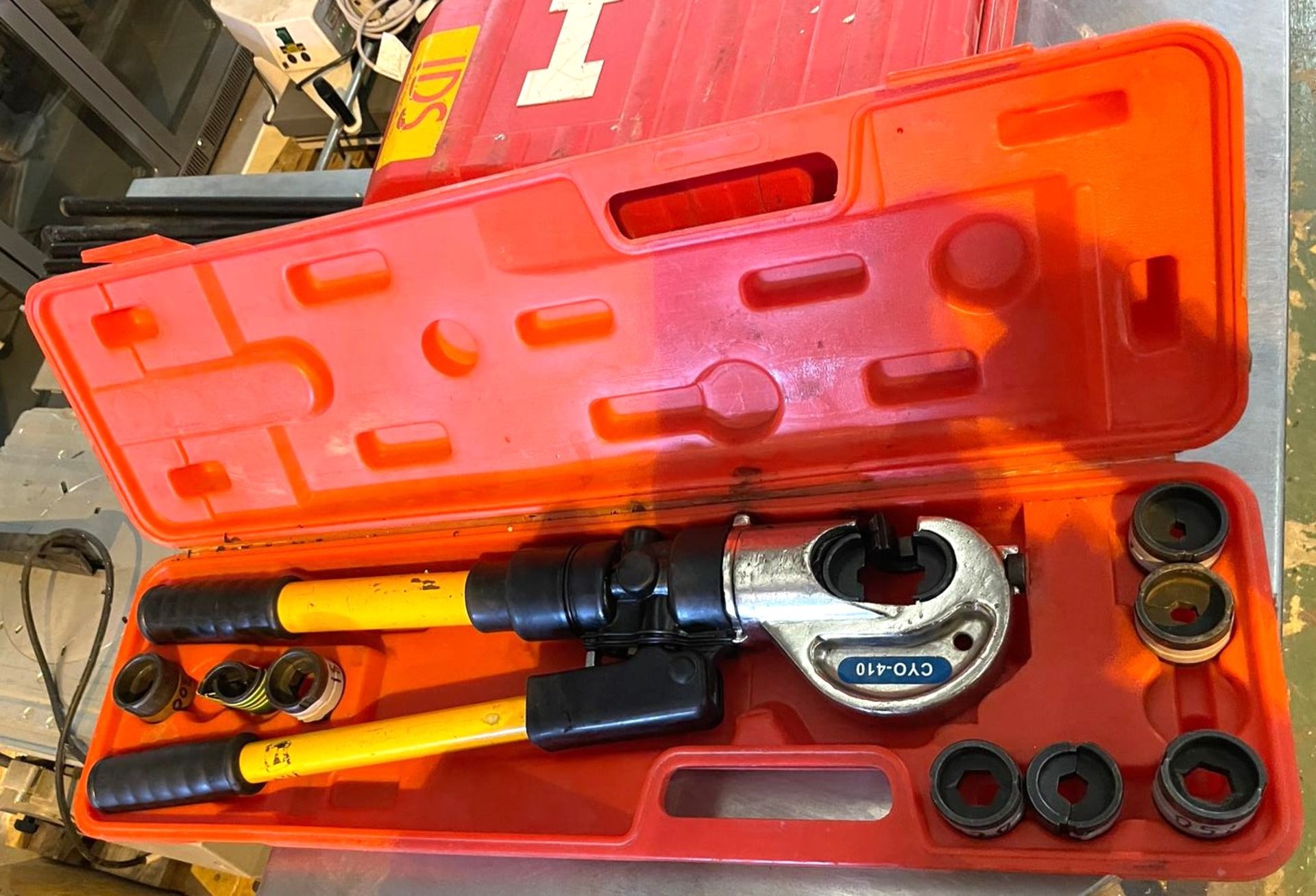 1 x Manual Hydraulic Crimping Tool - Type: CYO-410 - Includes Case and Accessories - RRP £750 - Image 7 of 11