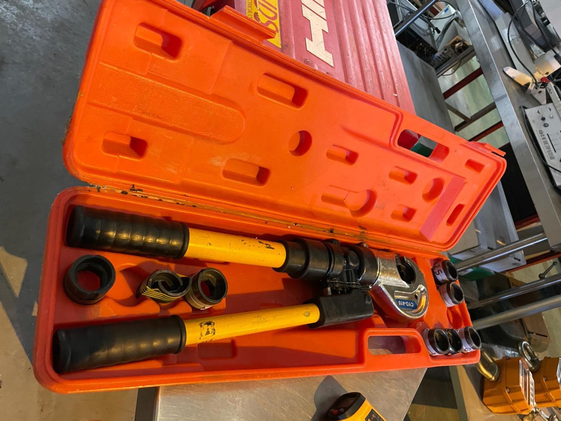 1 x Manual Hydraulic Crimping Tool - Type: CYO-410 - Includes Case and Accessories - RRP £750 - Image 2 of 11
