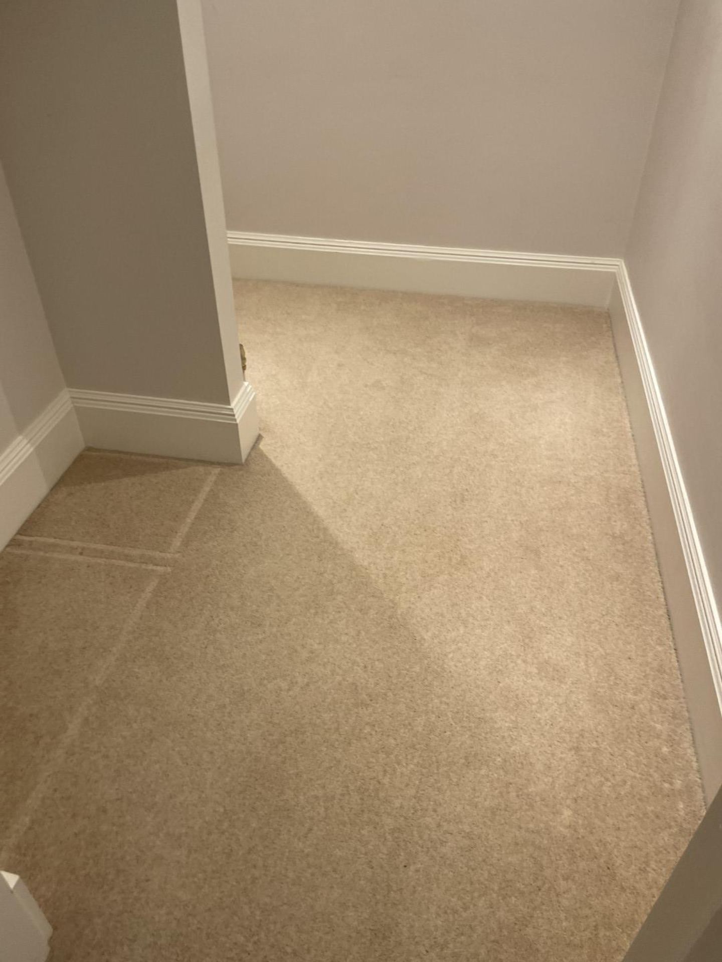 1 x Luxury Wool Back Bedroom Carpet in a Neutral Tone with Premium Underlay - Image 15 of 16