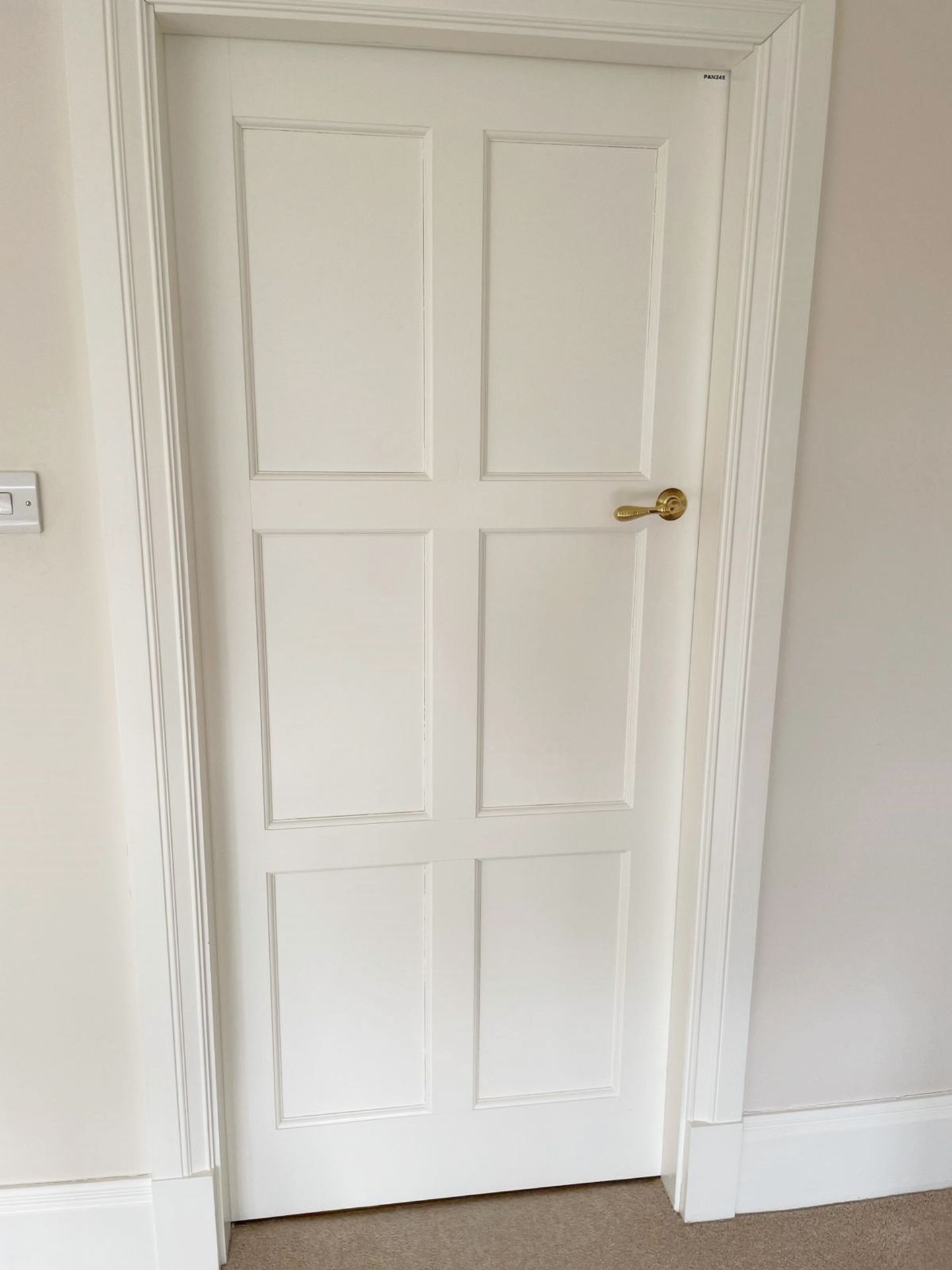 1 x Solid Wood Lockable Painted Internal Door in White - Includes Handles and Hinges