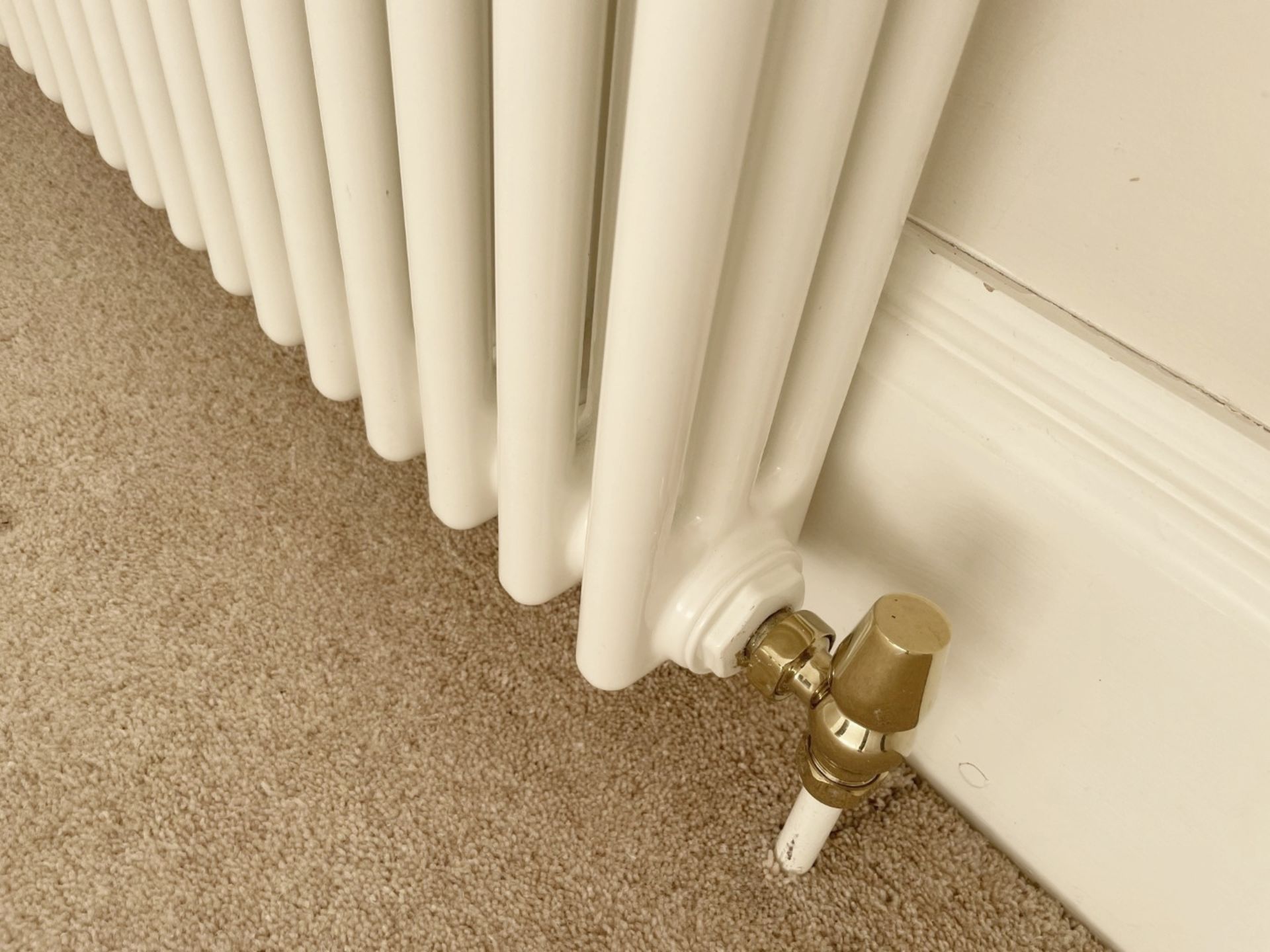 1 x ZEHNDER Traditional Tubular 3 Column Horizontal Radiator in White - Original Value £860.00 - Image 4 of 6