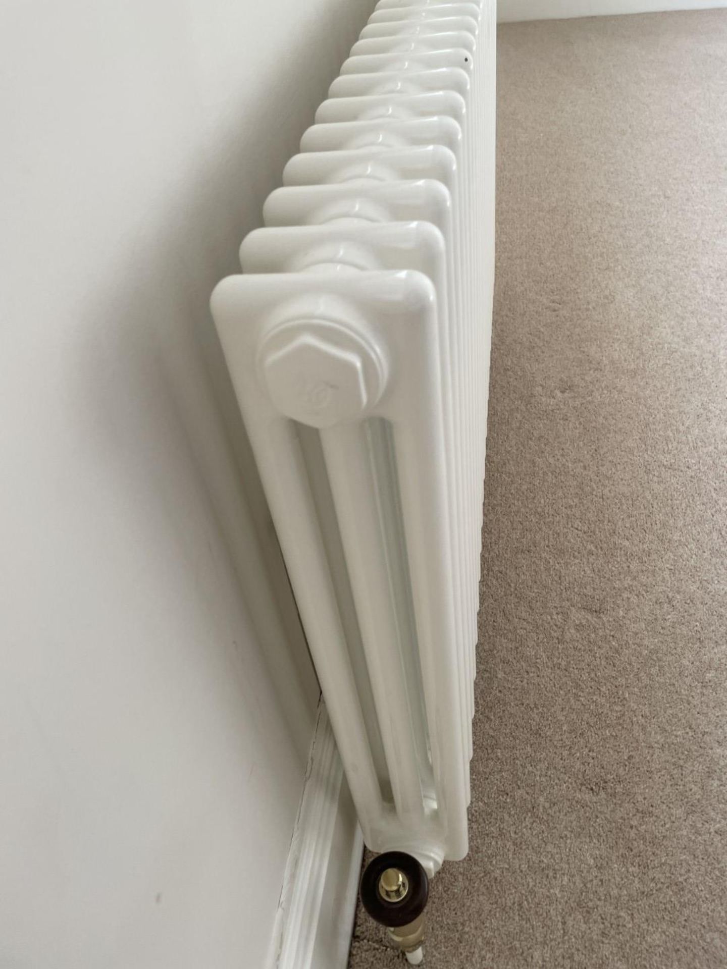 1 x ZEHNDER Traditional Tubular 3 Column Horizontal Radiator in White - Original Value £860.00 - Image 5 of 6