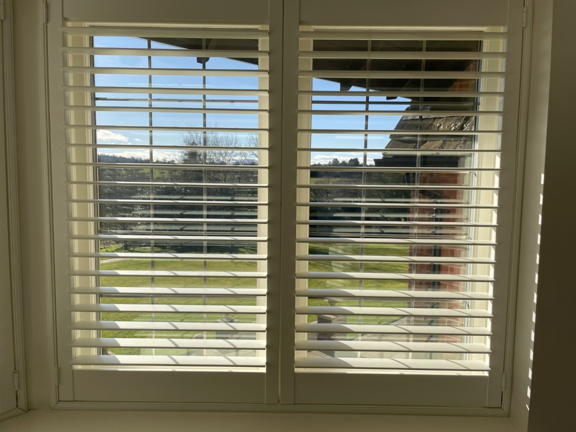 1 x Hardwood Timber Double Glazed Leaded 2-Pane Window Frame fitted with Shutter Blinds - Ref: - Image 12 of 12