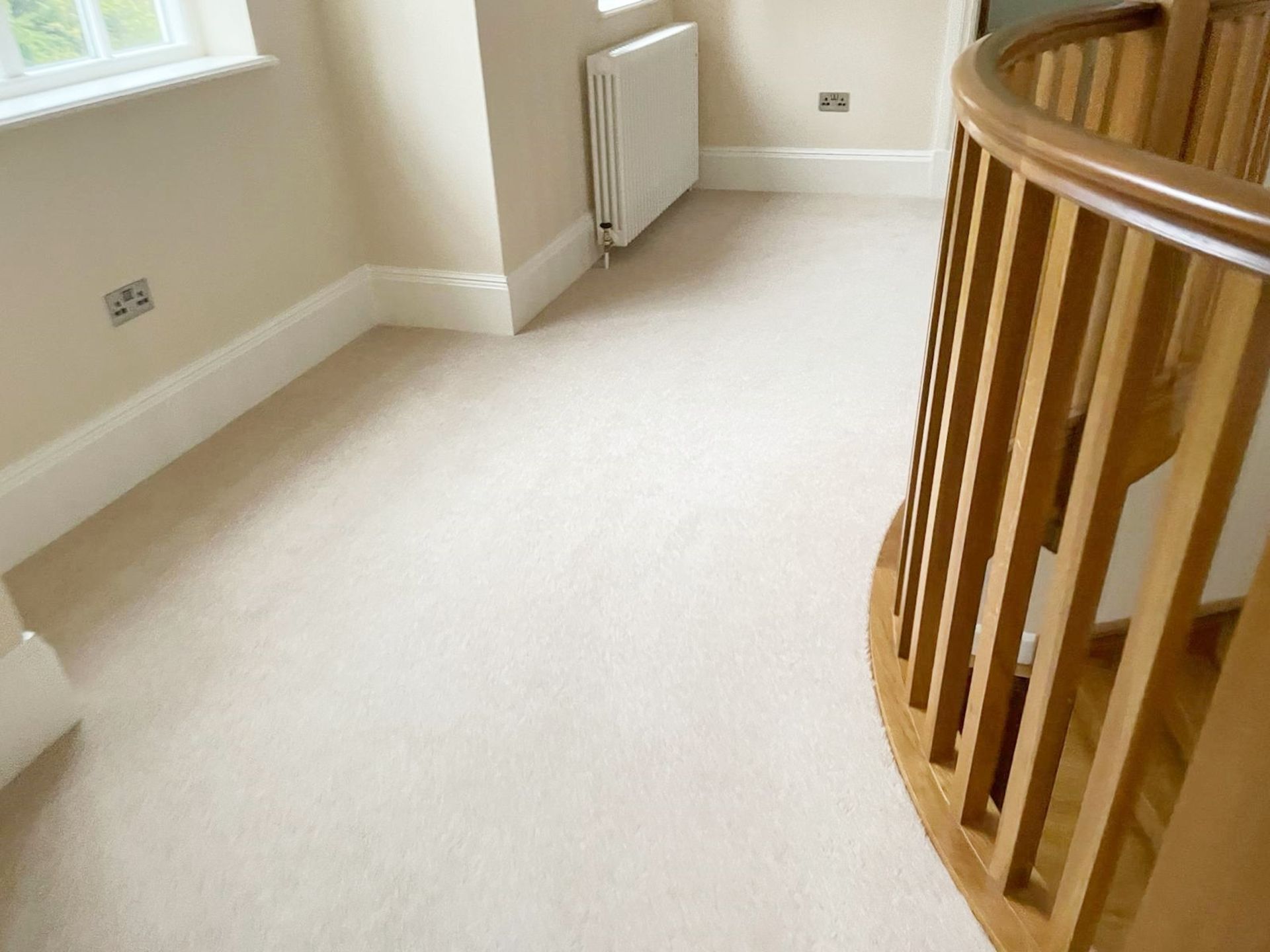 1 x Luxury Wool Landing Carpet in a Neutral Tone with Premium Underlay - Ref: UPSTRS/3 - CL896 - - Image 4 of 11