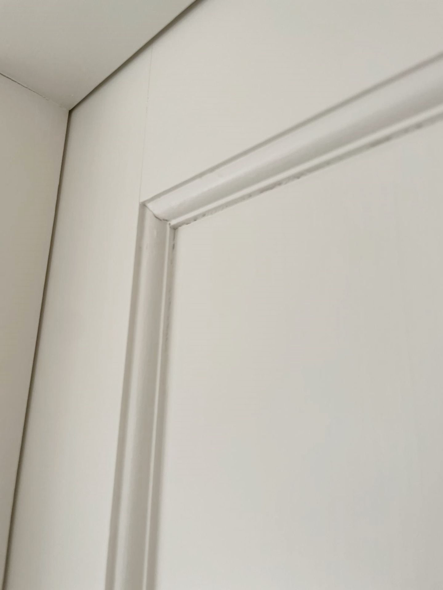 1 x Solid Wood Lockable Painted Internal Door in White - Includes Handles and Hinges - Image 7 of 10