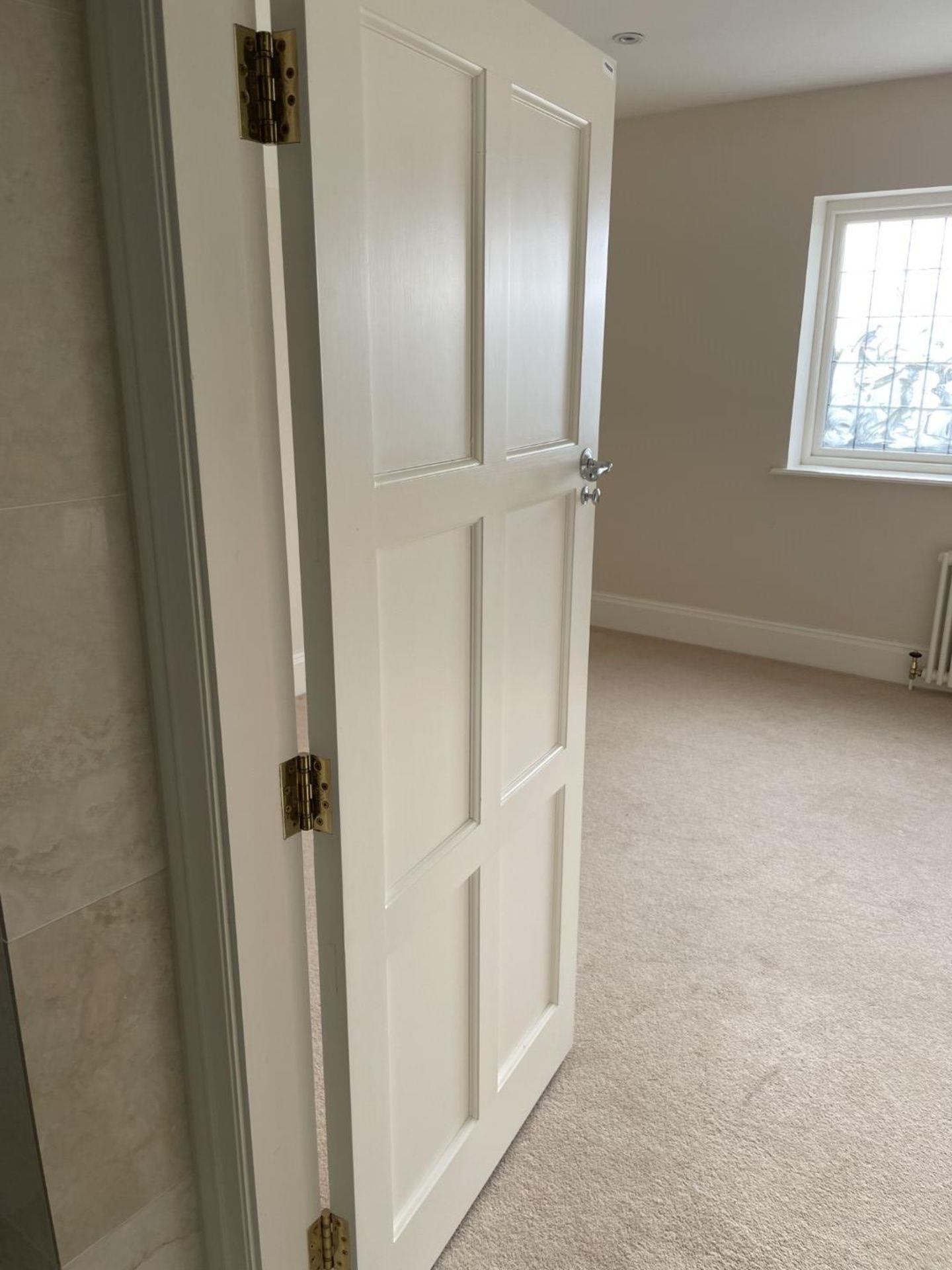 1 x Solid Wood Lockable Painted Internal Door in White - Image 11 of 11