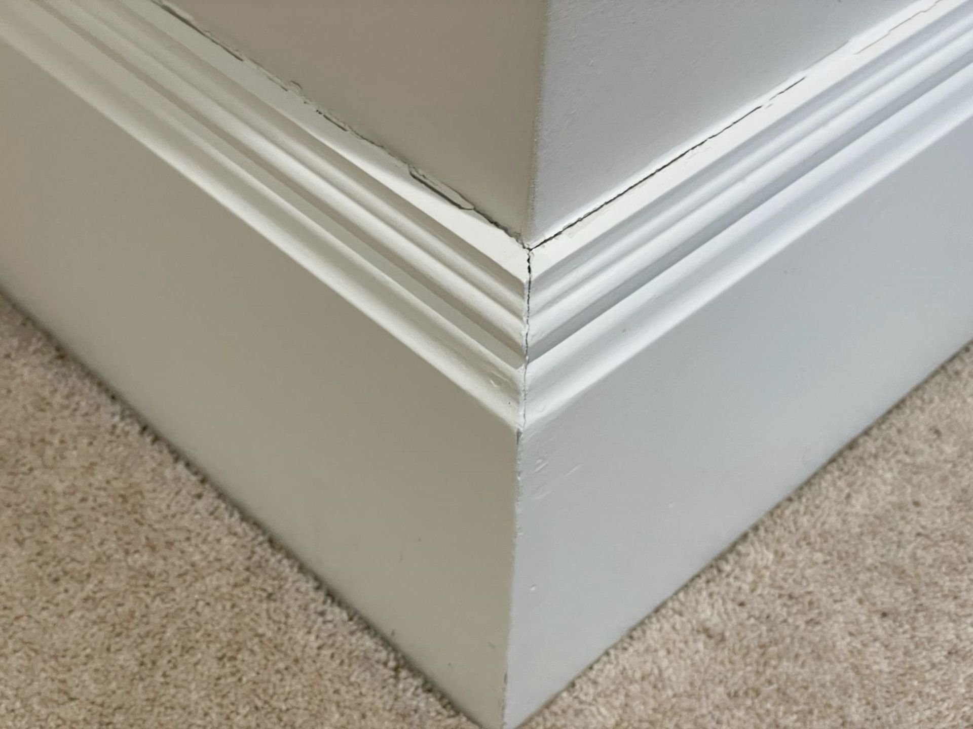 Approximately 12.5-Metres of Painted Timber Wooden Skirting Boards, In White - Ref: PAN254 - CL896 - - Image 3 of 5