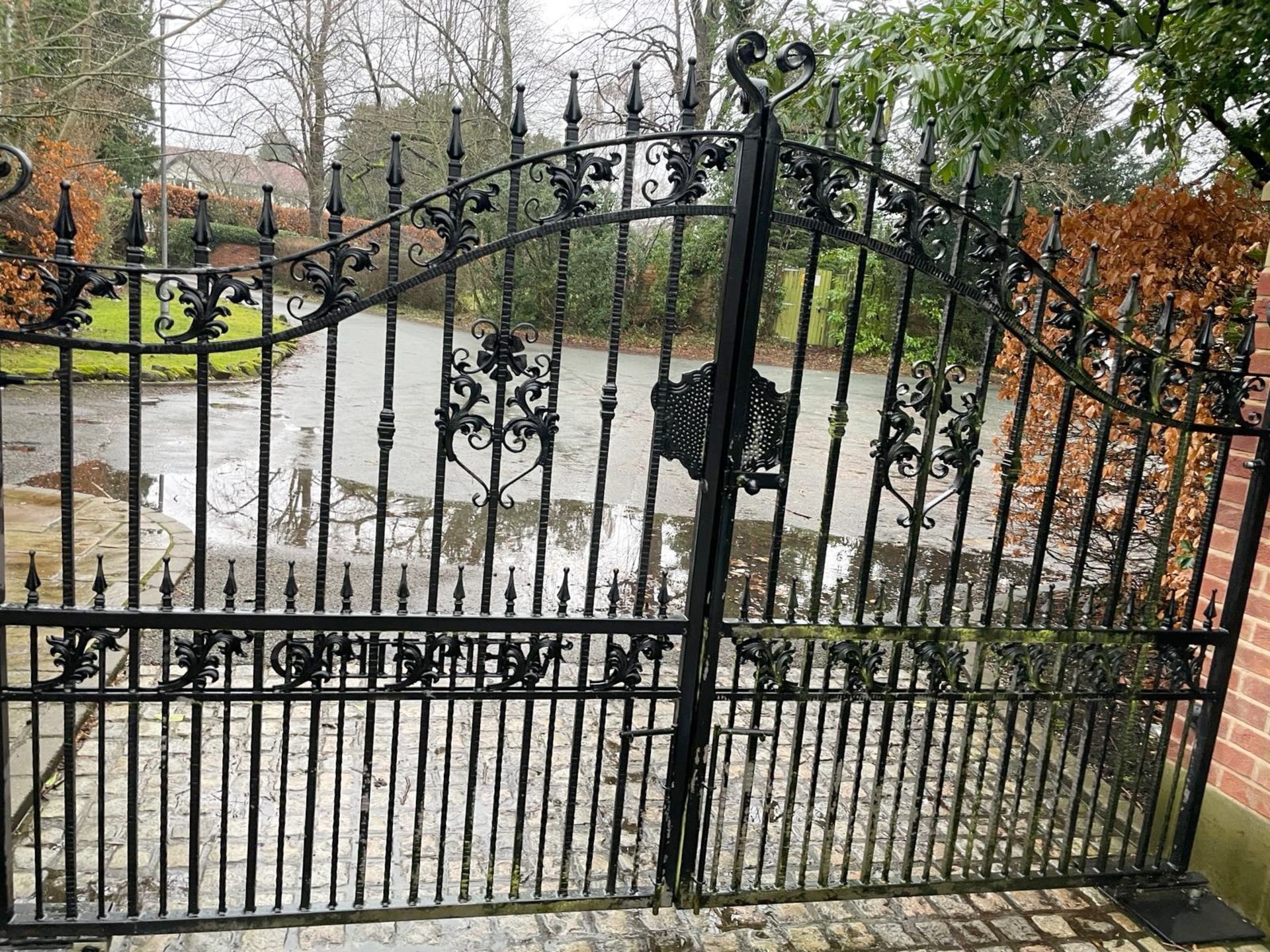 1 x Electric Ornate Double Swing Metal Main Entrance Security Gate - Ref: UP10 - NO VAT ON HAMMER - Image 12 of 19