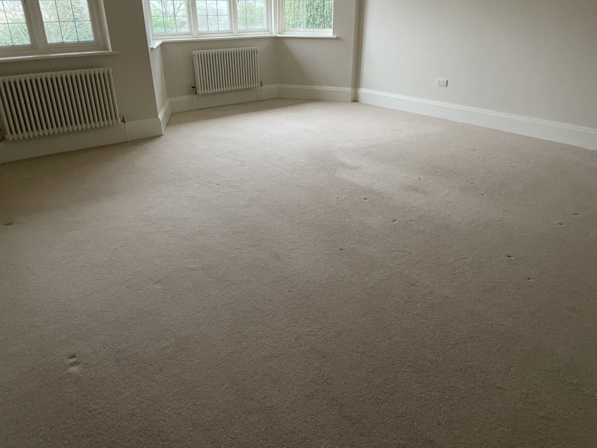 1 x Luxury Wool Bedroom + Dressing Room Carpets in a Neutral Tone with Premium Underlay - Image 2 of 11
