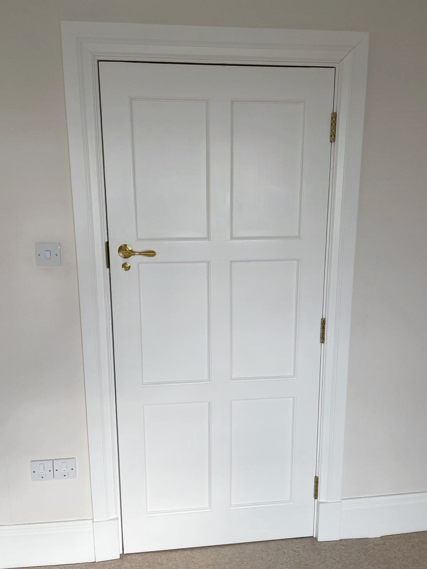 1 x Solid Wood Lockable Painted Internal Door in White - Image 2 of 11