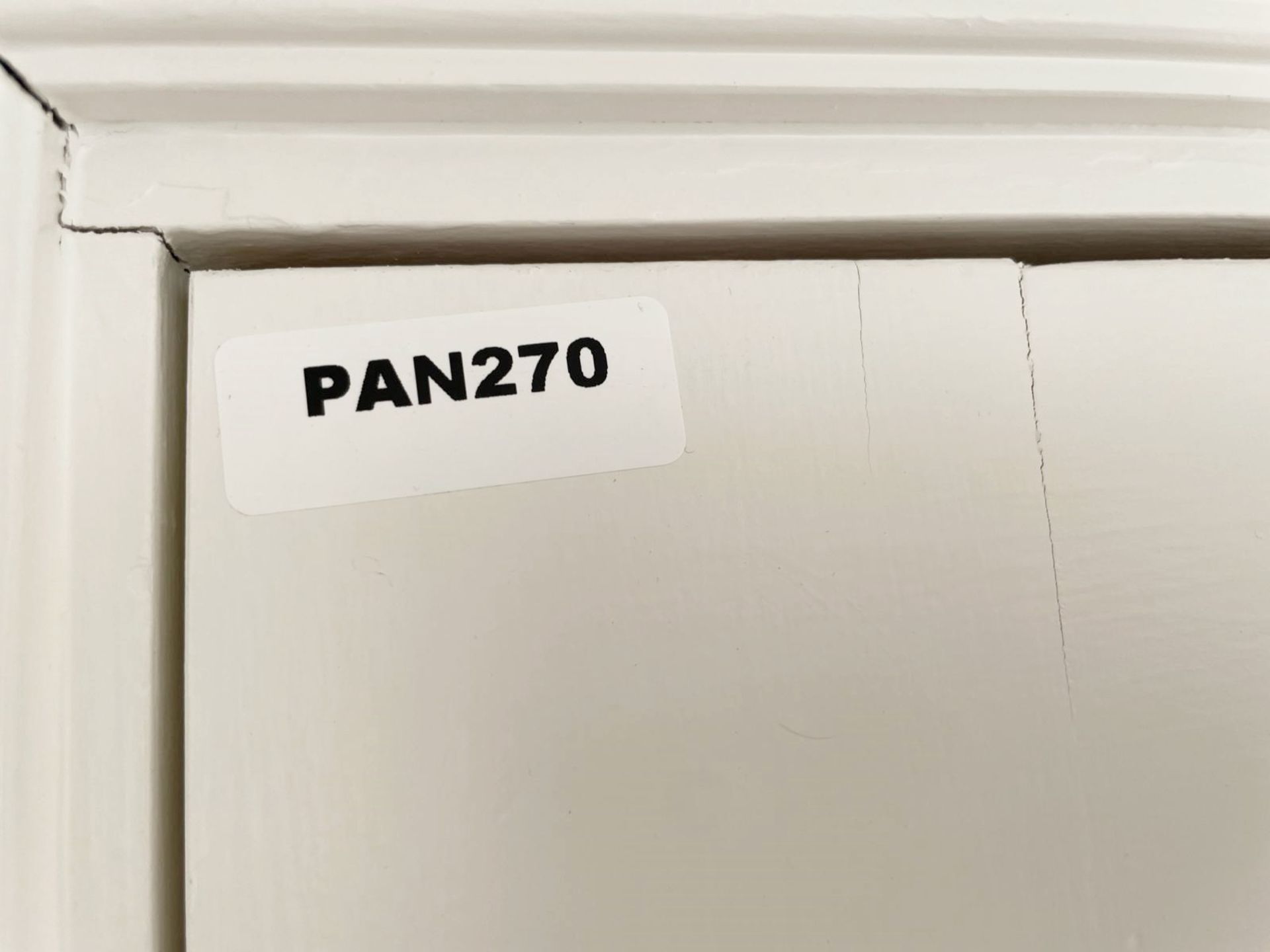 1 x Solid Wood Lockable Painted  Internal Door in White - Includes Handles and Hinges - Image 6 of 10