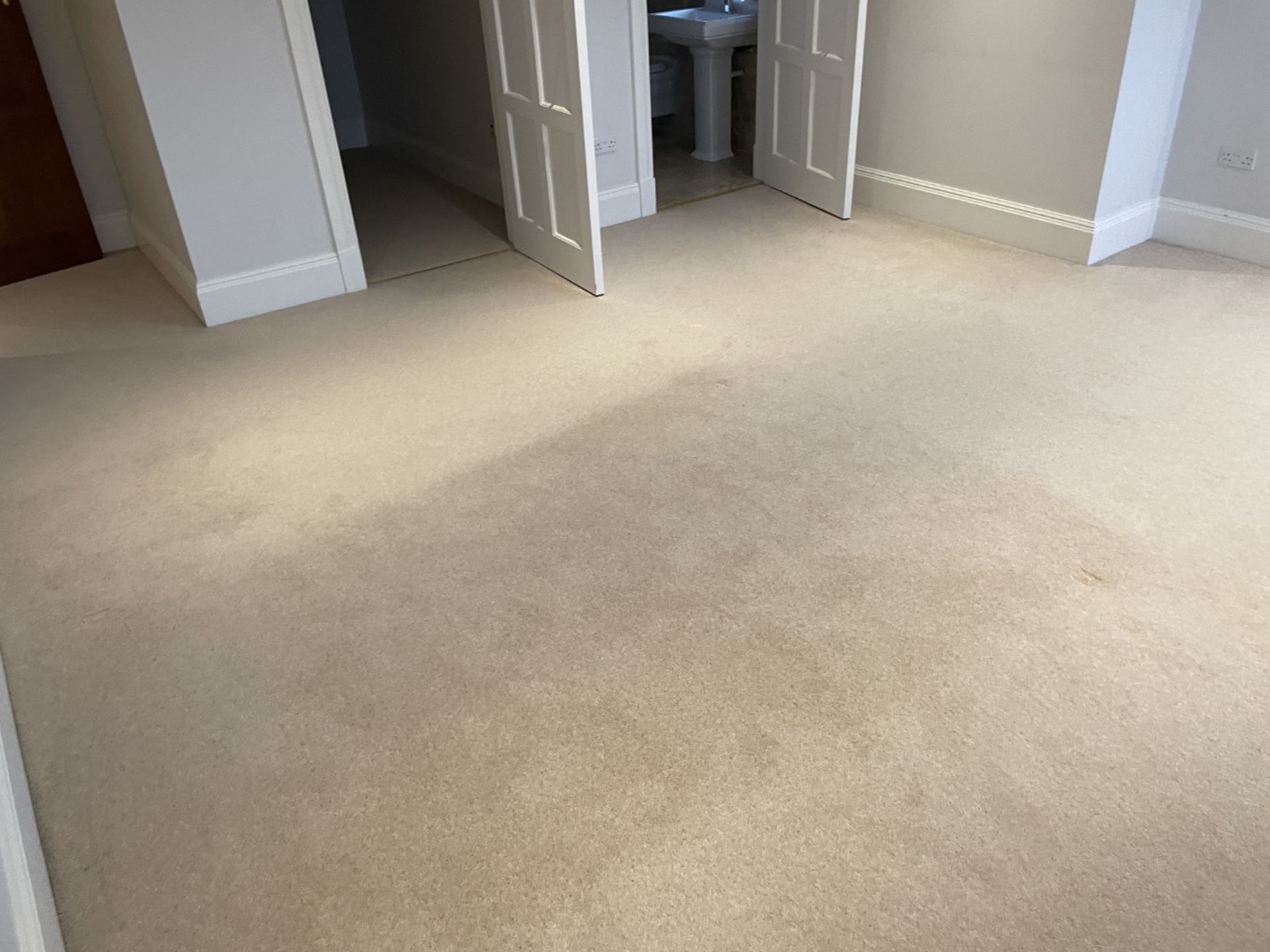 1 x Luxury Wool Back Bedroom Carpet in a Neutral Tone with Premium Underlay - Image 2 of 16