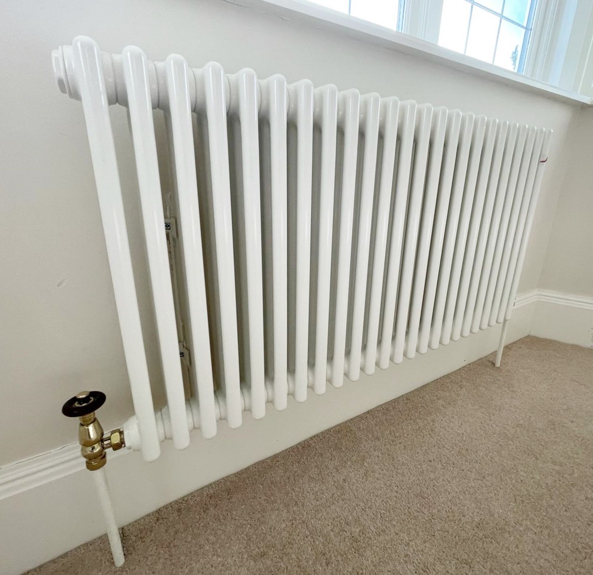 1 x ZEHNDER Traditional Tubular 3 Column Horizontal Radiator in White - Original Value £860.00 -